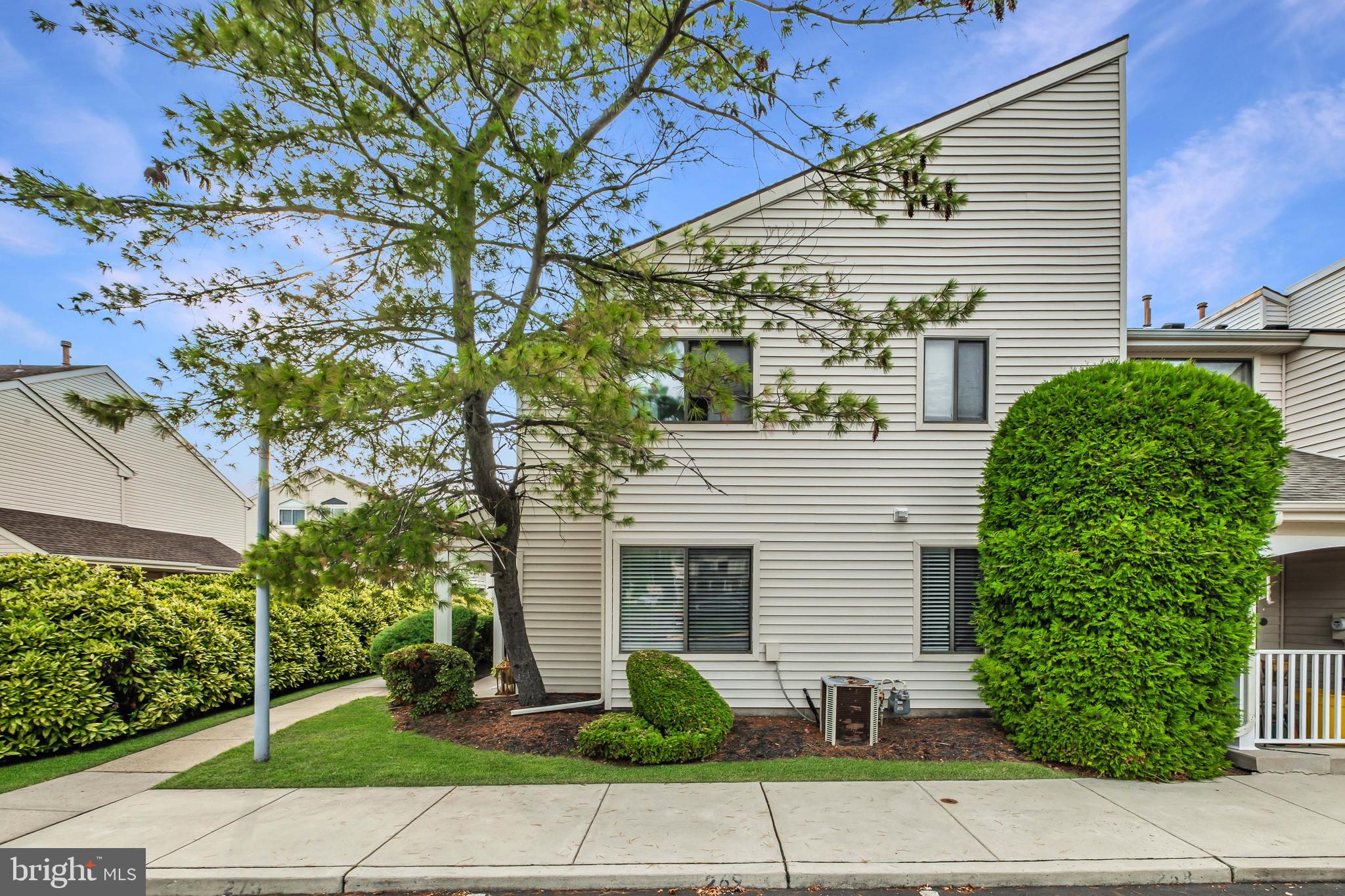1403 ROBERTS WAY