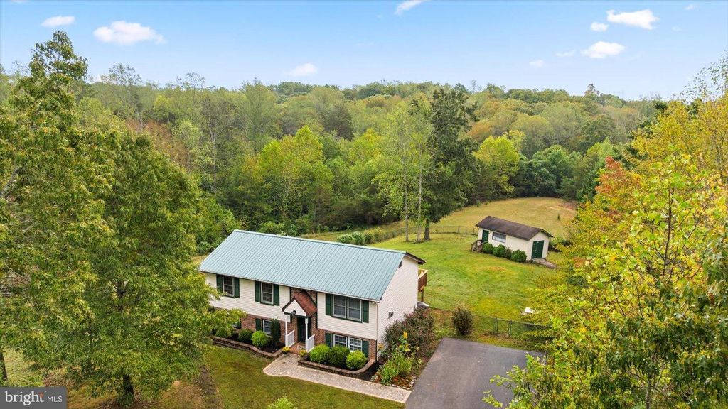 Photo of 621 Holly Corner Road, FREDERICKSBURG, VA 22406 (MLS # VAST2043240)