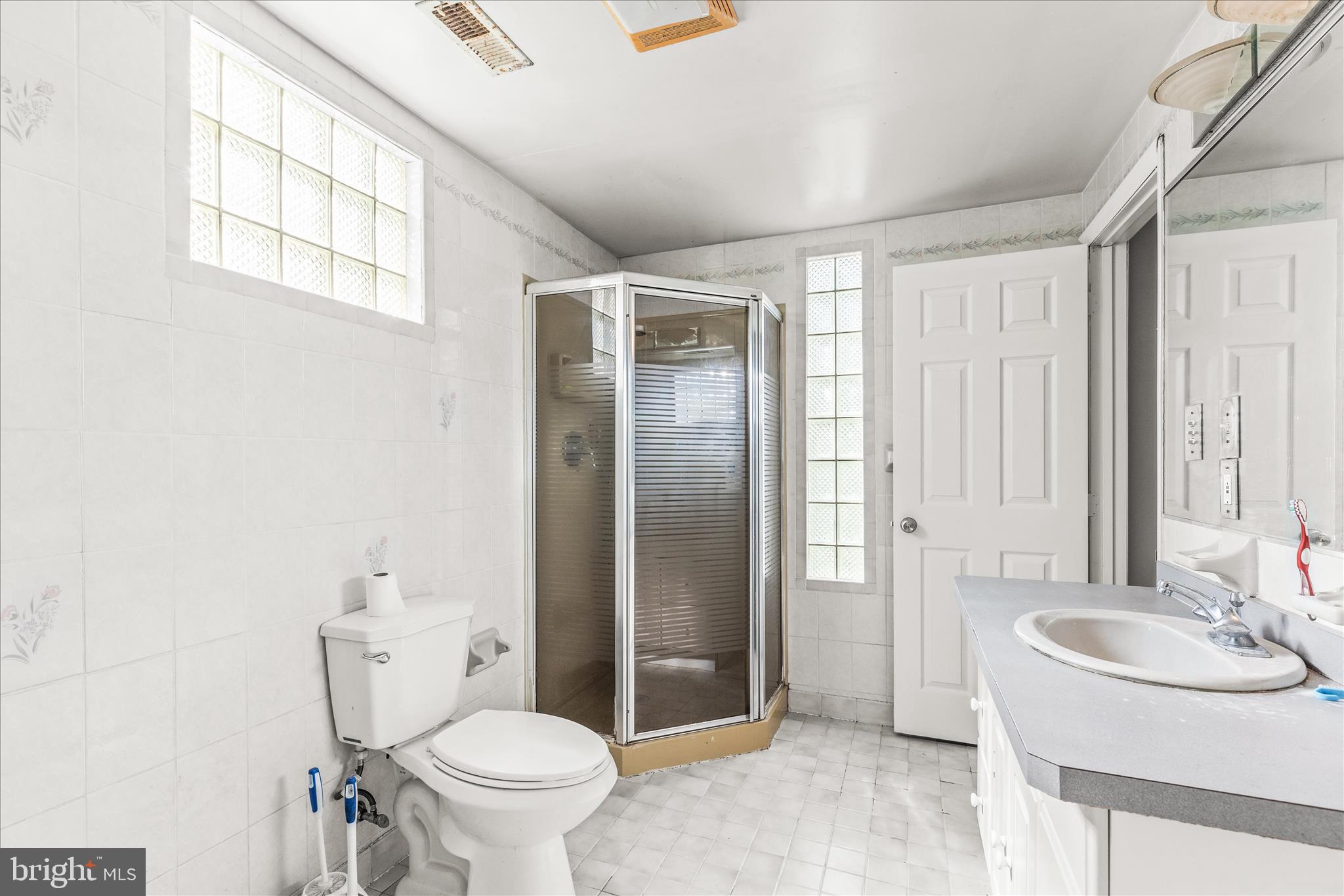 LODGE FOREST MANOR - Residential