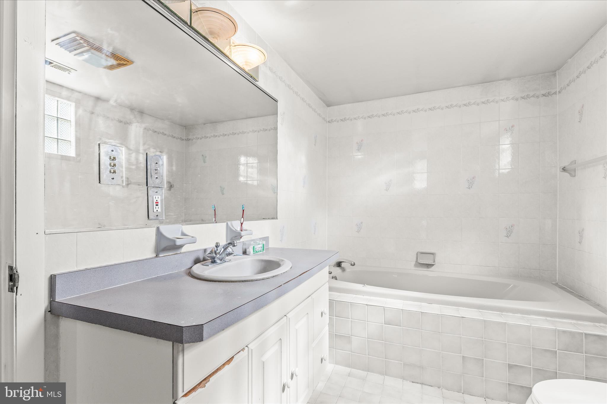 LODGE FOREST MANOR - Residential