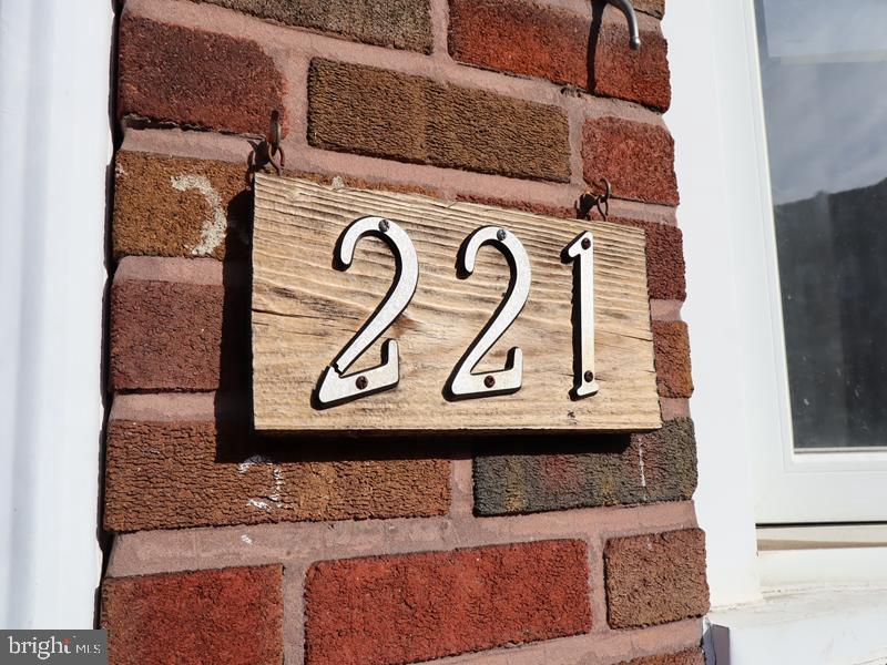 221 KENILWORTH AVENUE