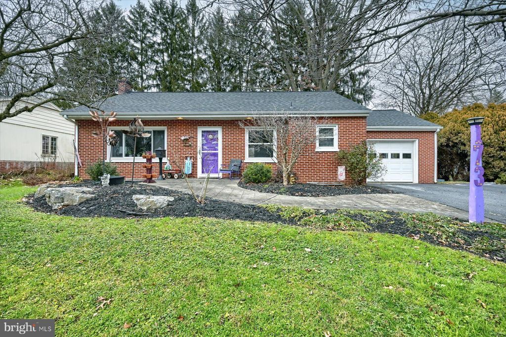 Photo of 173 ELIZABETH ST, MILLERSVILLE, PA 17551 (MLS # PALA2028778)