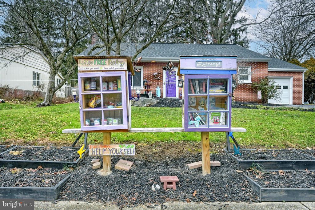 Photo of 173 ELIZABETH ST, MILLERSVILLE, PA 17551 (MLS # PALA2028778)