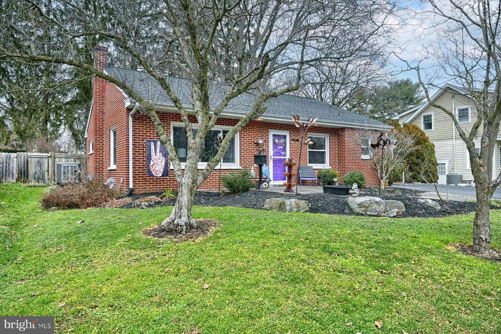 Photo of 173 ELIZABETH ST, MILLERSVILLE, PA 17551 (MLS # PALA2028778)