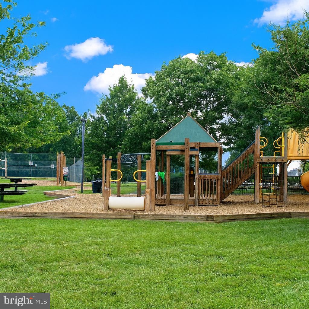 SOUTHLAKE AT MONTCLAIR - Residential