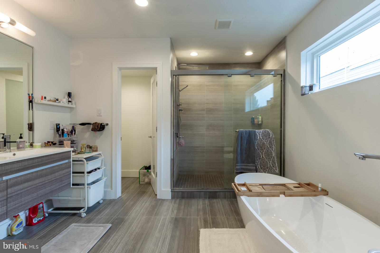 OLDE KENSINGTON - Residential Lease