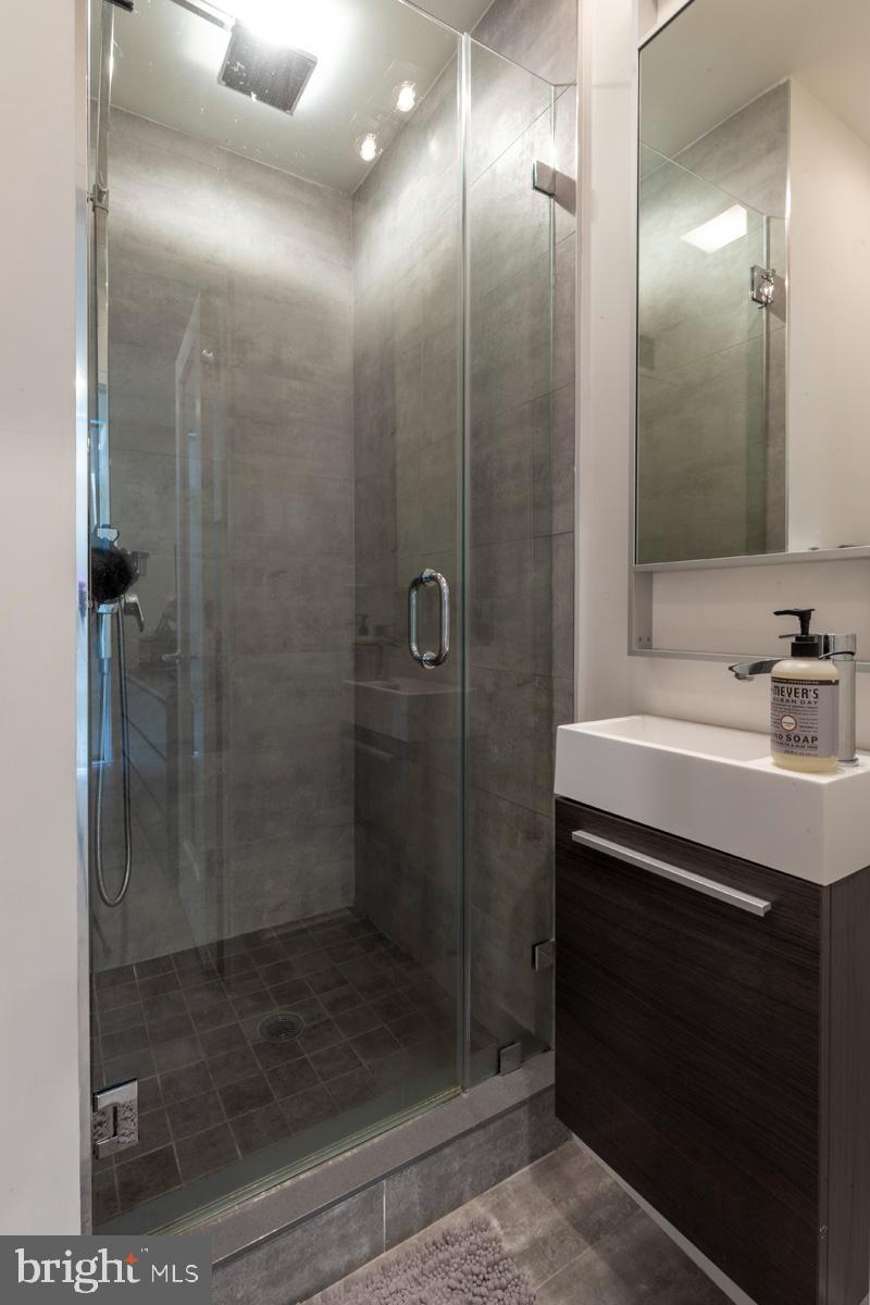 OLDE KENSINGTON - Residential Lease