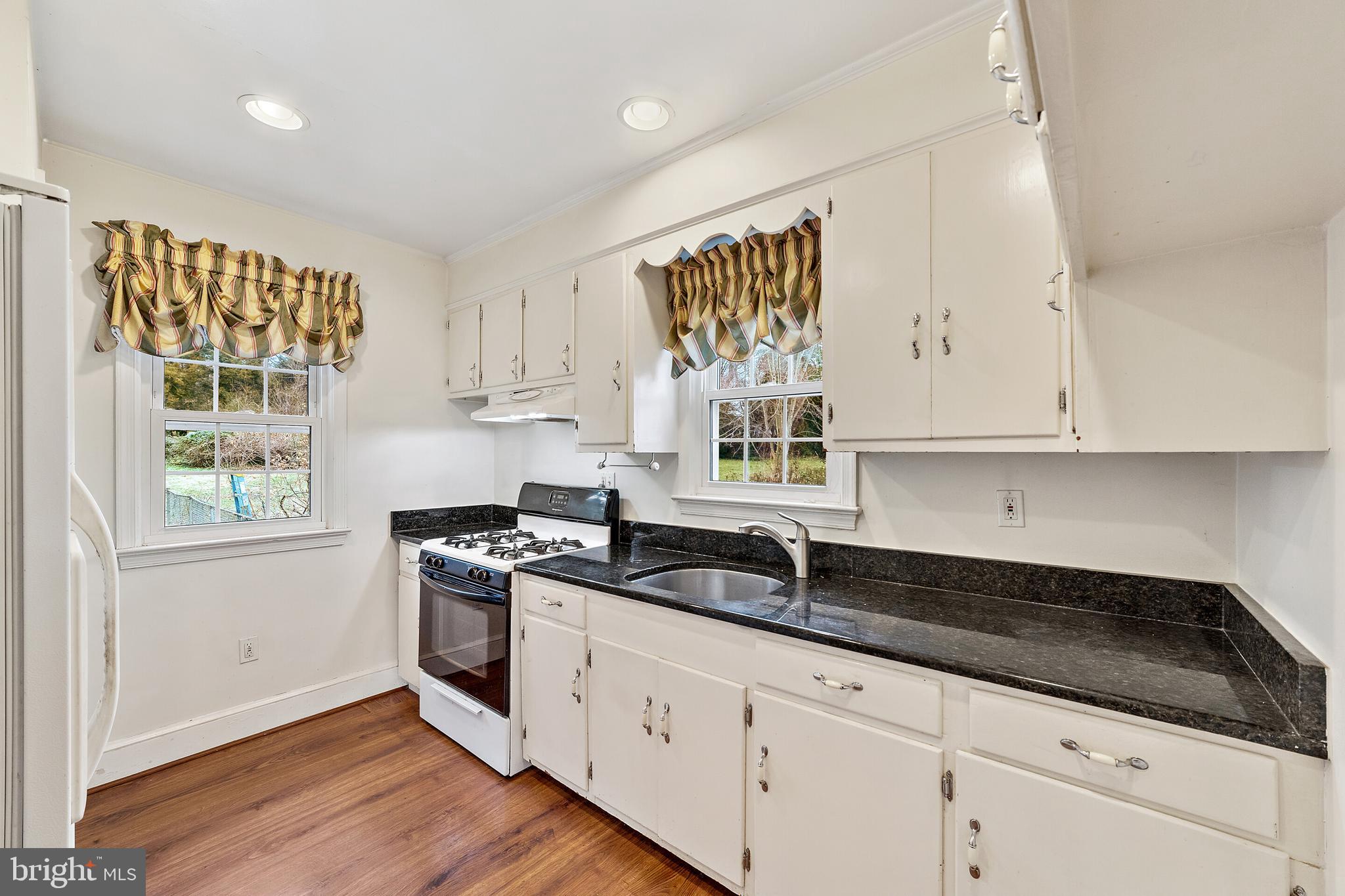 FOXHILLS - Residential