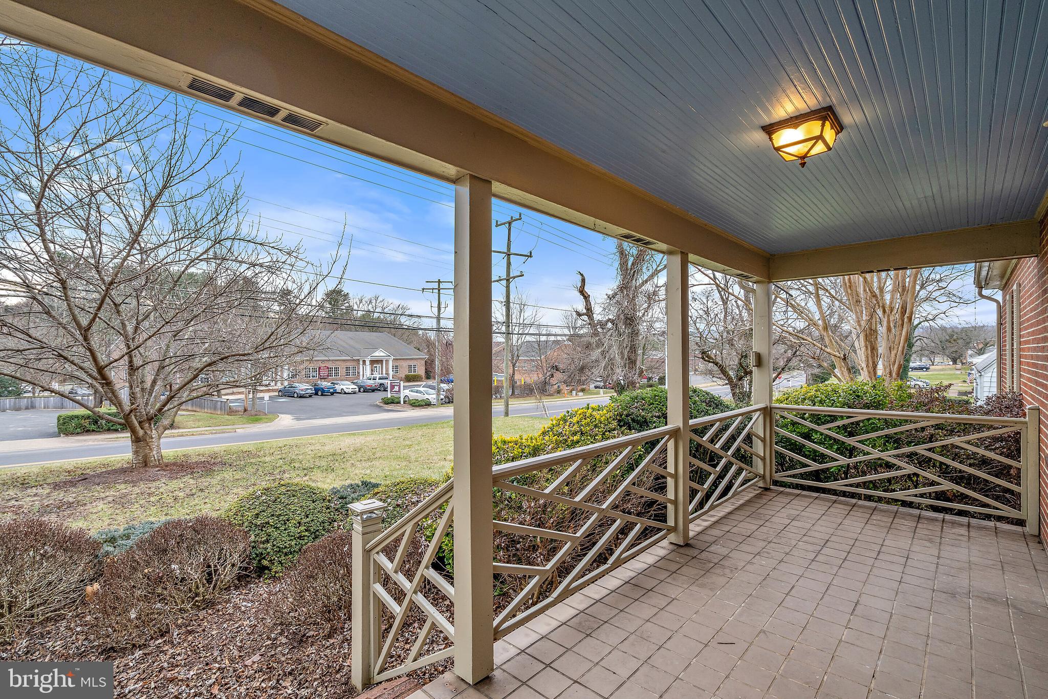 FOXHILLS - Residential