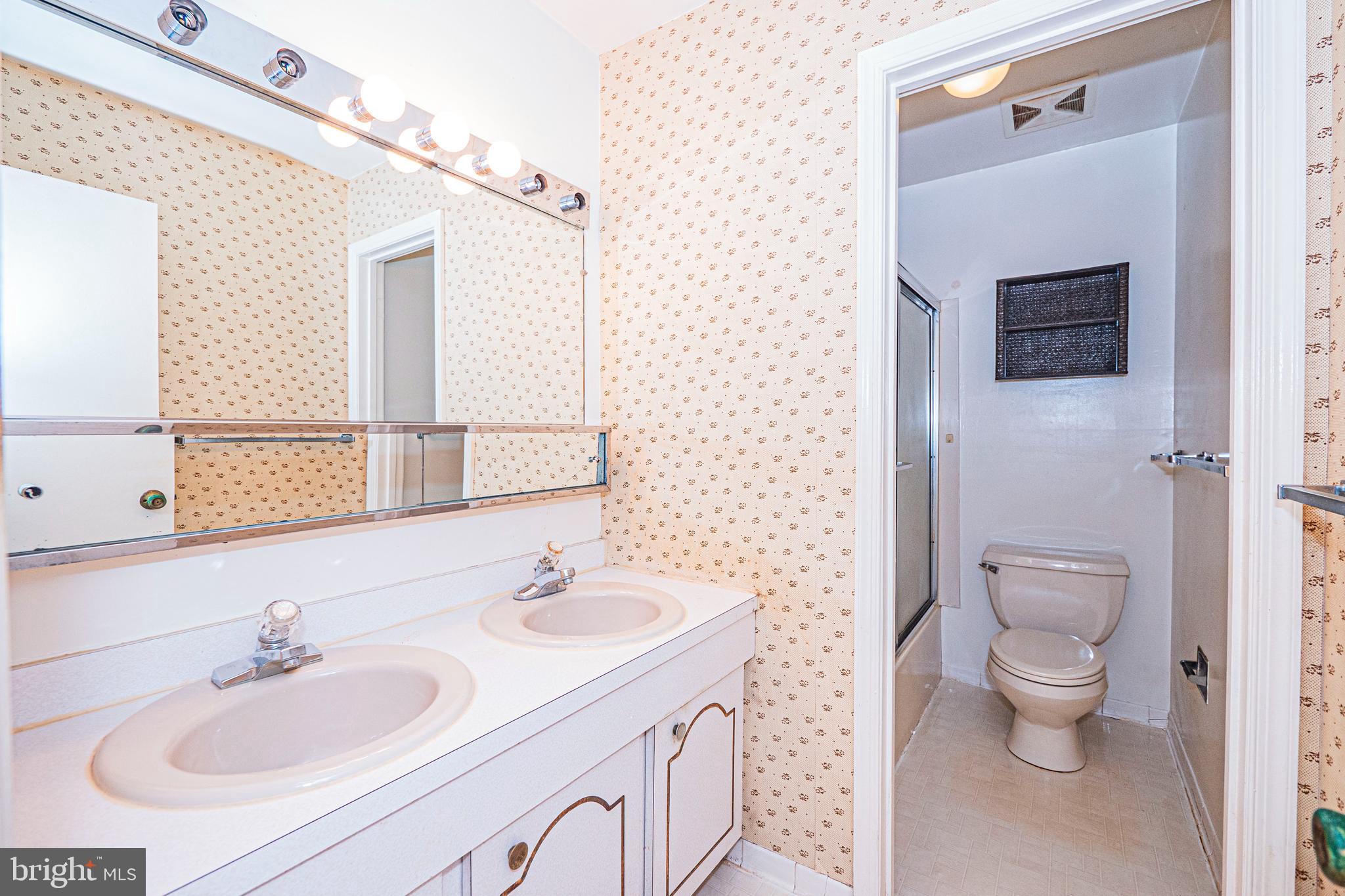 SHADY GROVE VILLAGE - Residential