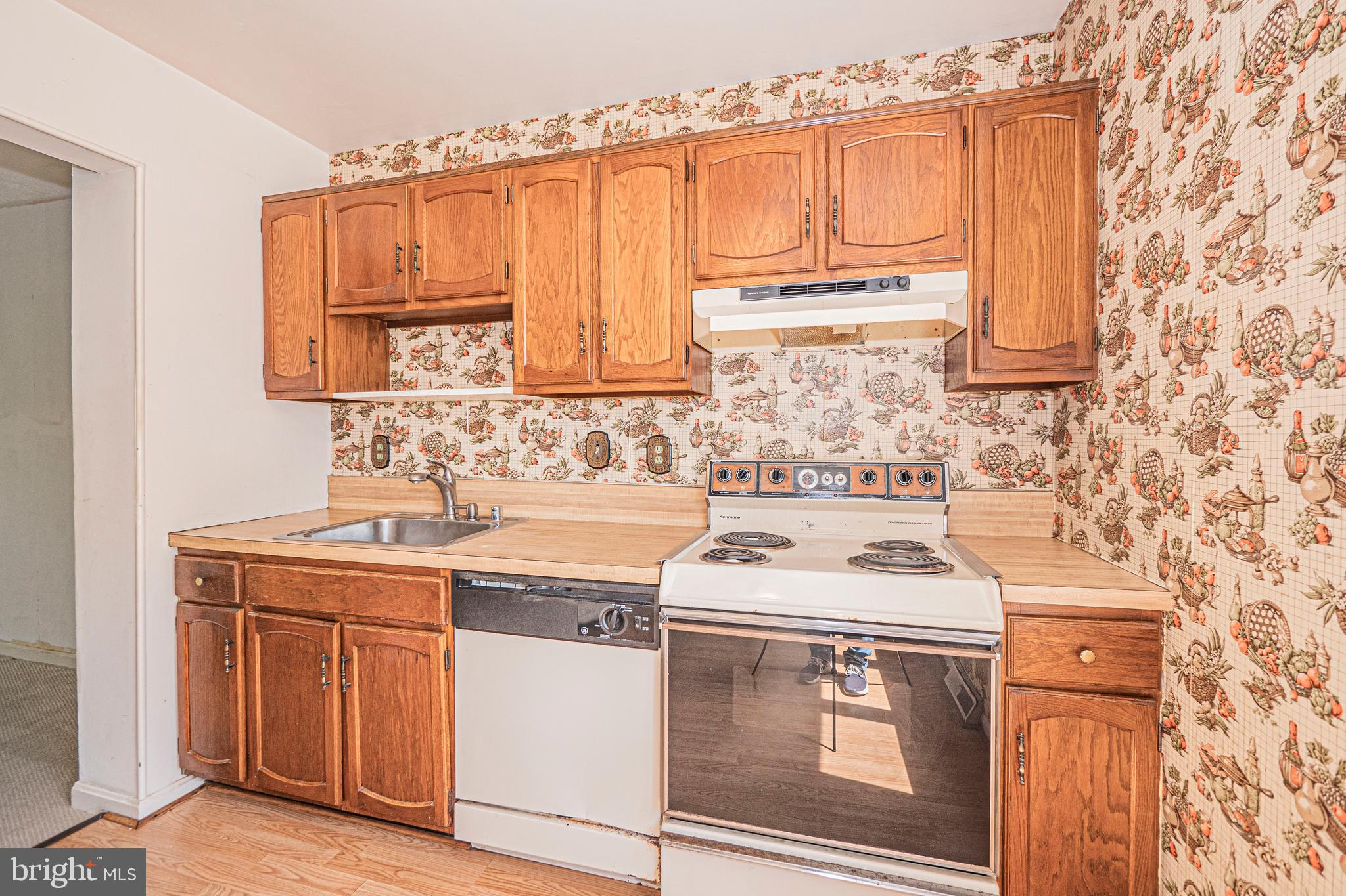 SHADY GROVE VILLAGE - Residential