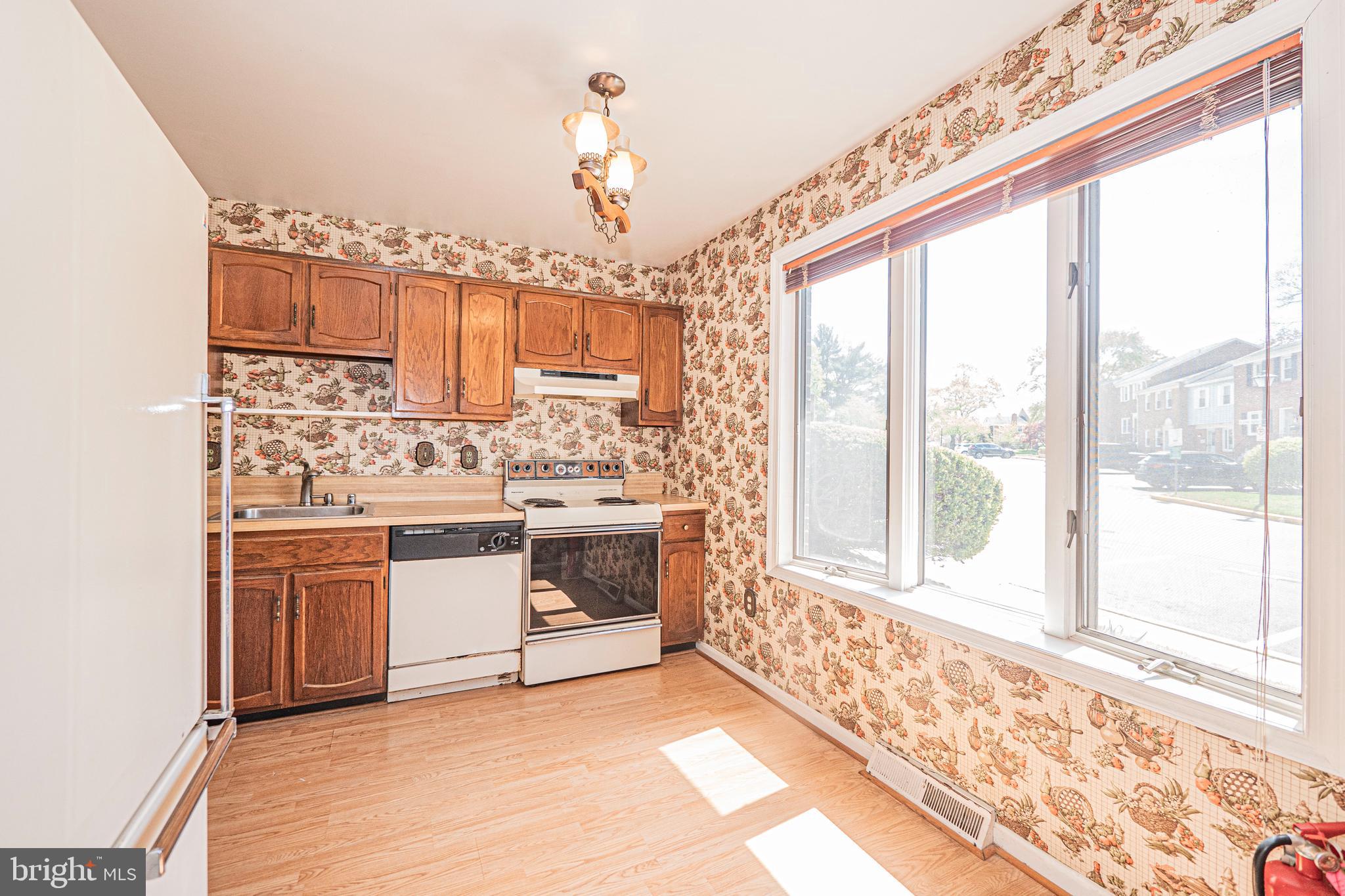 SHADY GROVE VILLAGE - Residential