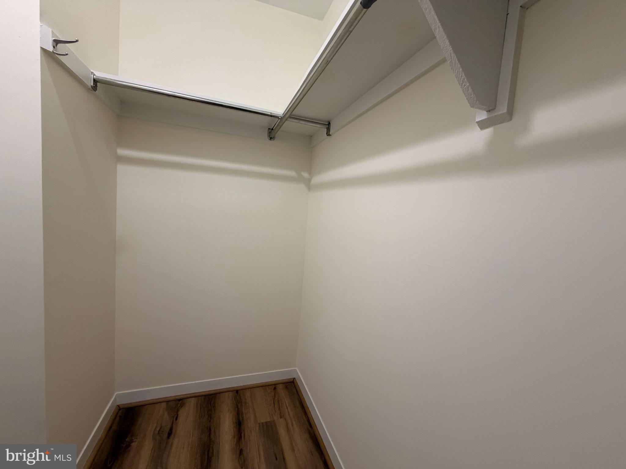 POOKS HILL - Residential