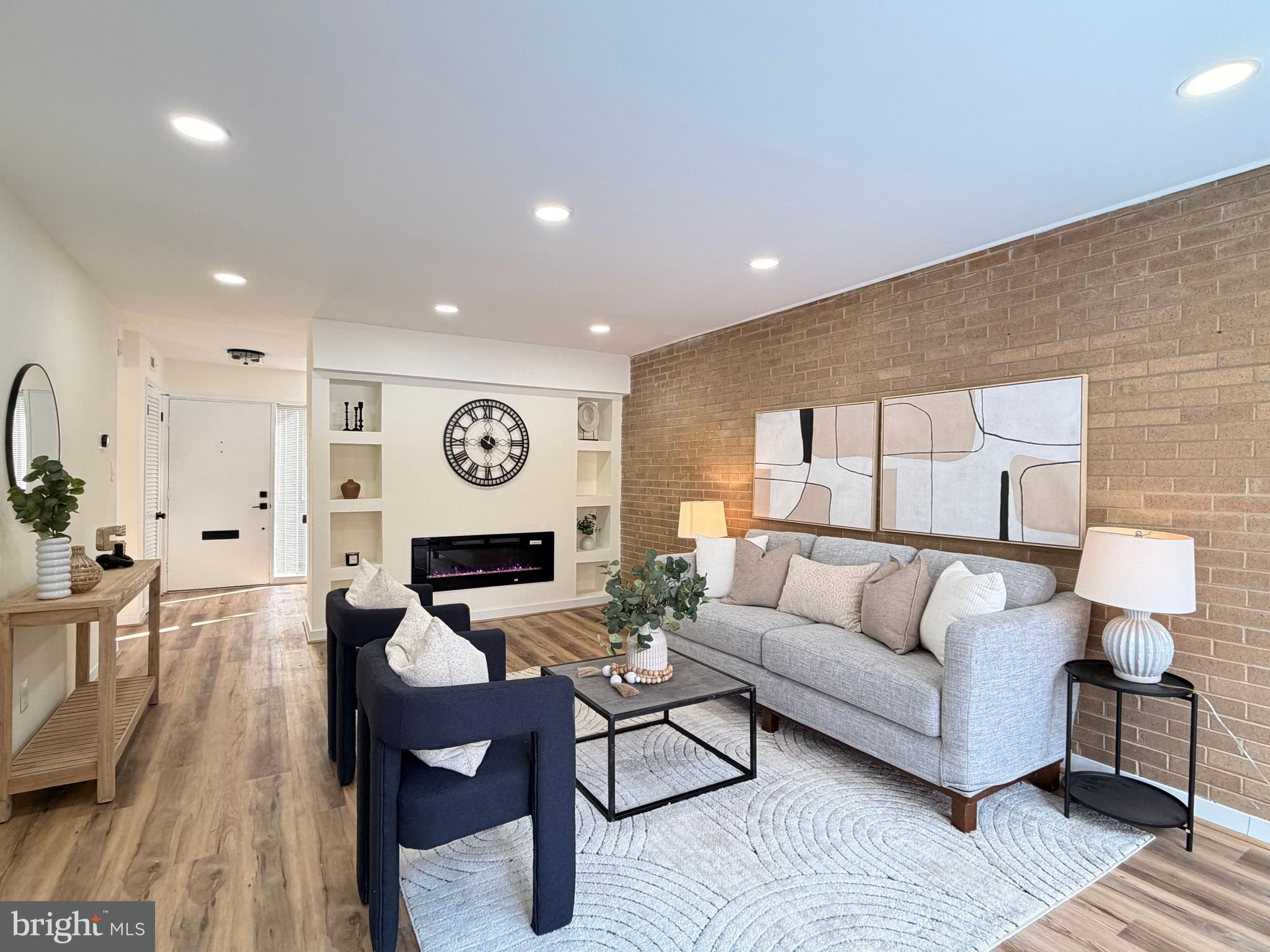 POOKS HILL - Residential