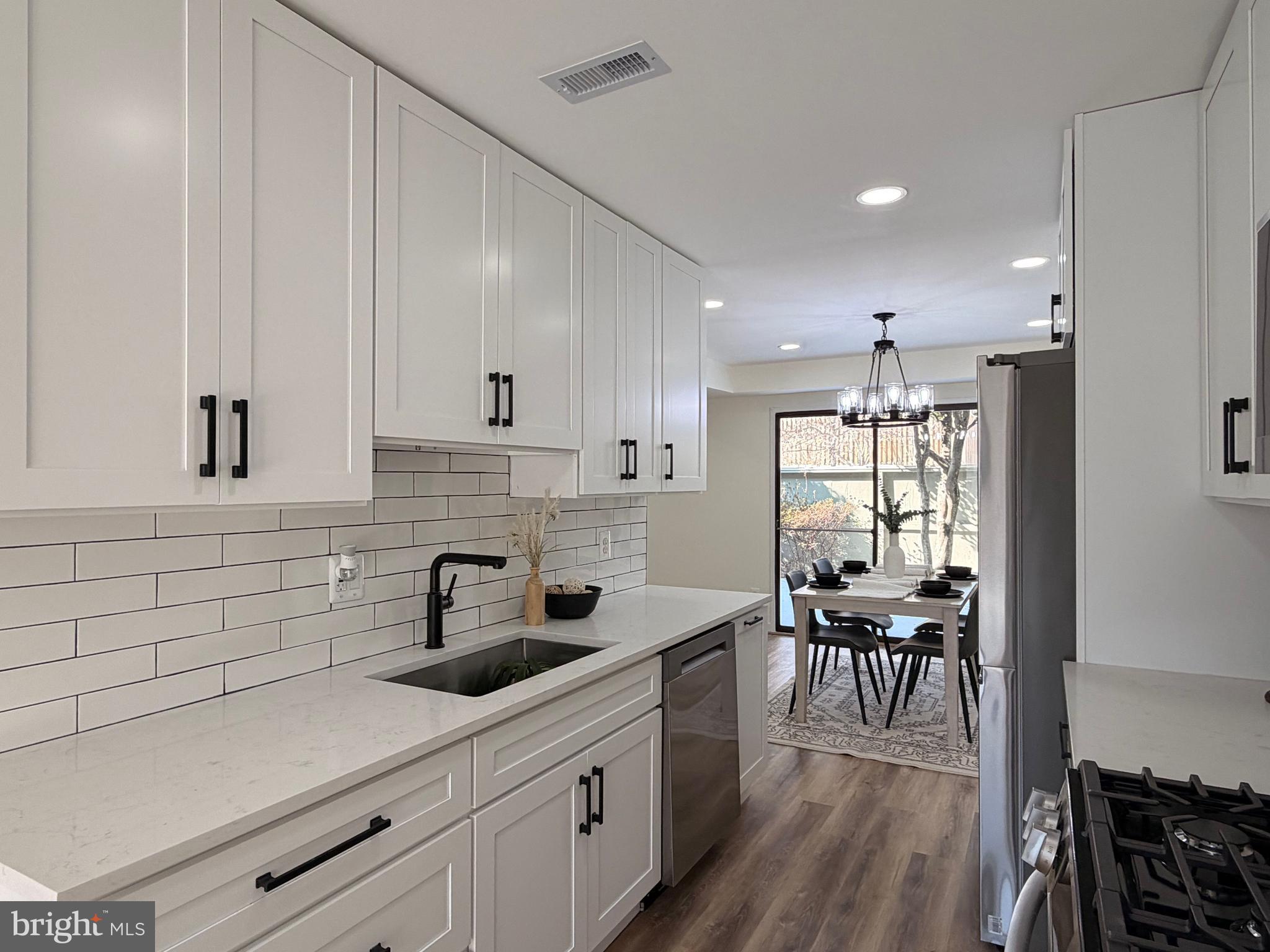 POOKS HILL - Residential