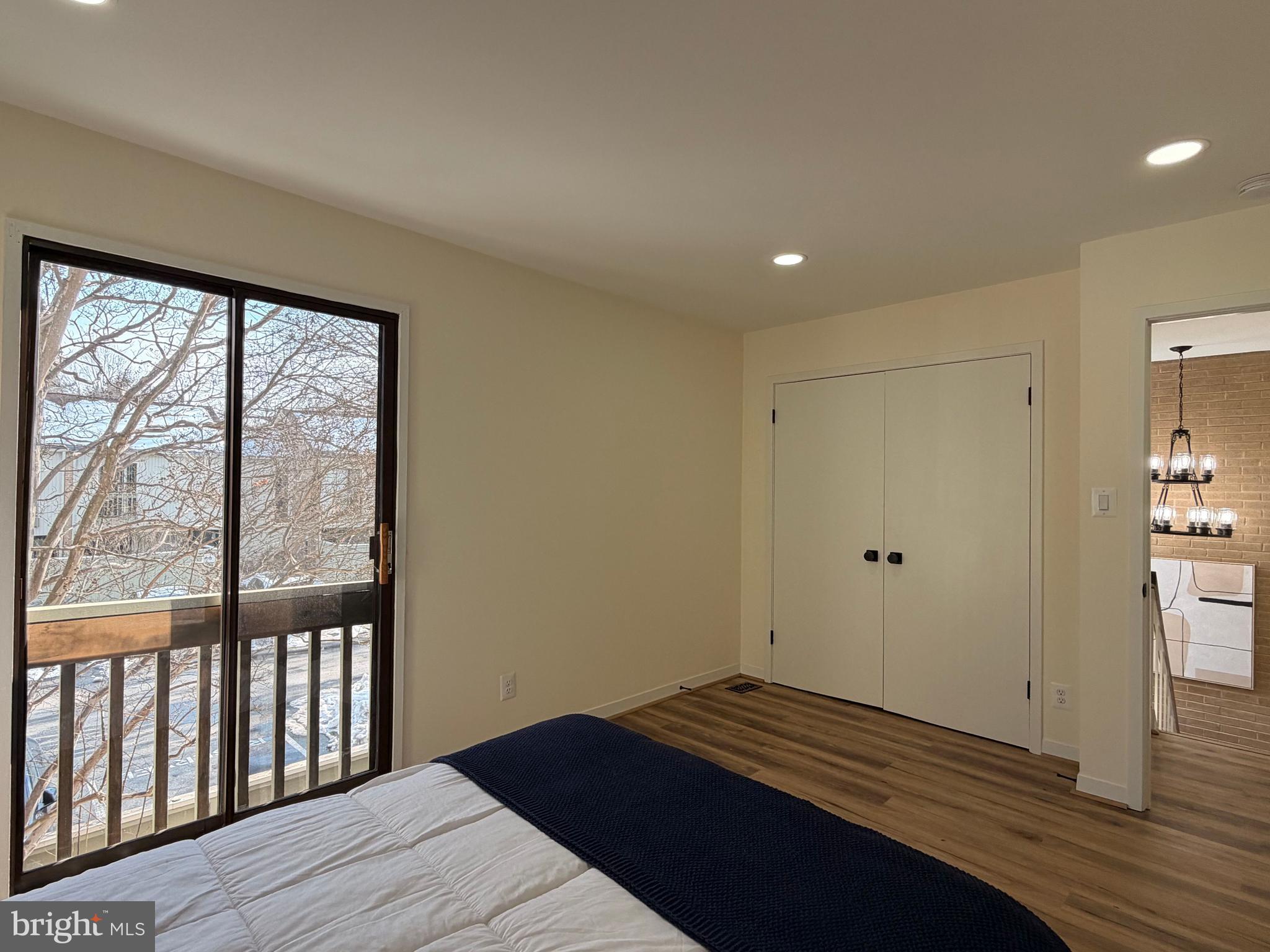 POOKS HILL - Residential