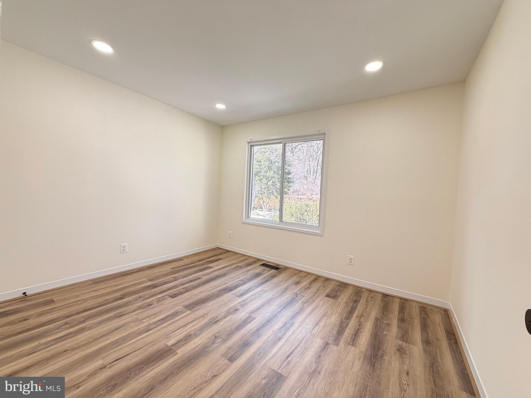 POOKS HILL - Residential