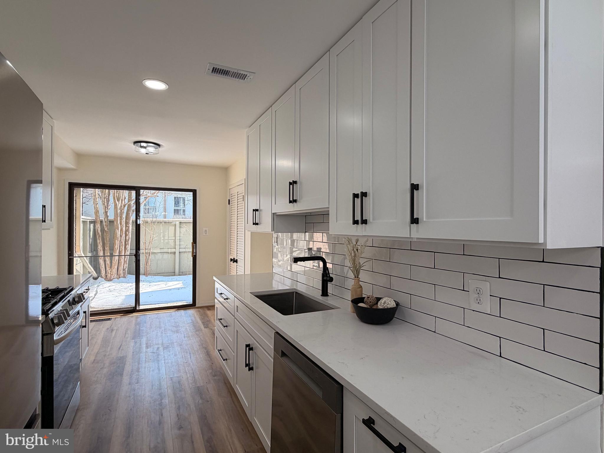 POOKS HILL - Residential