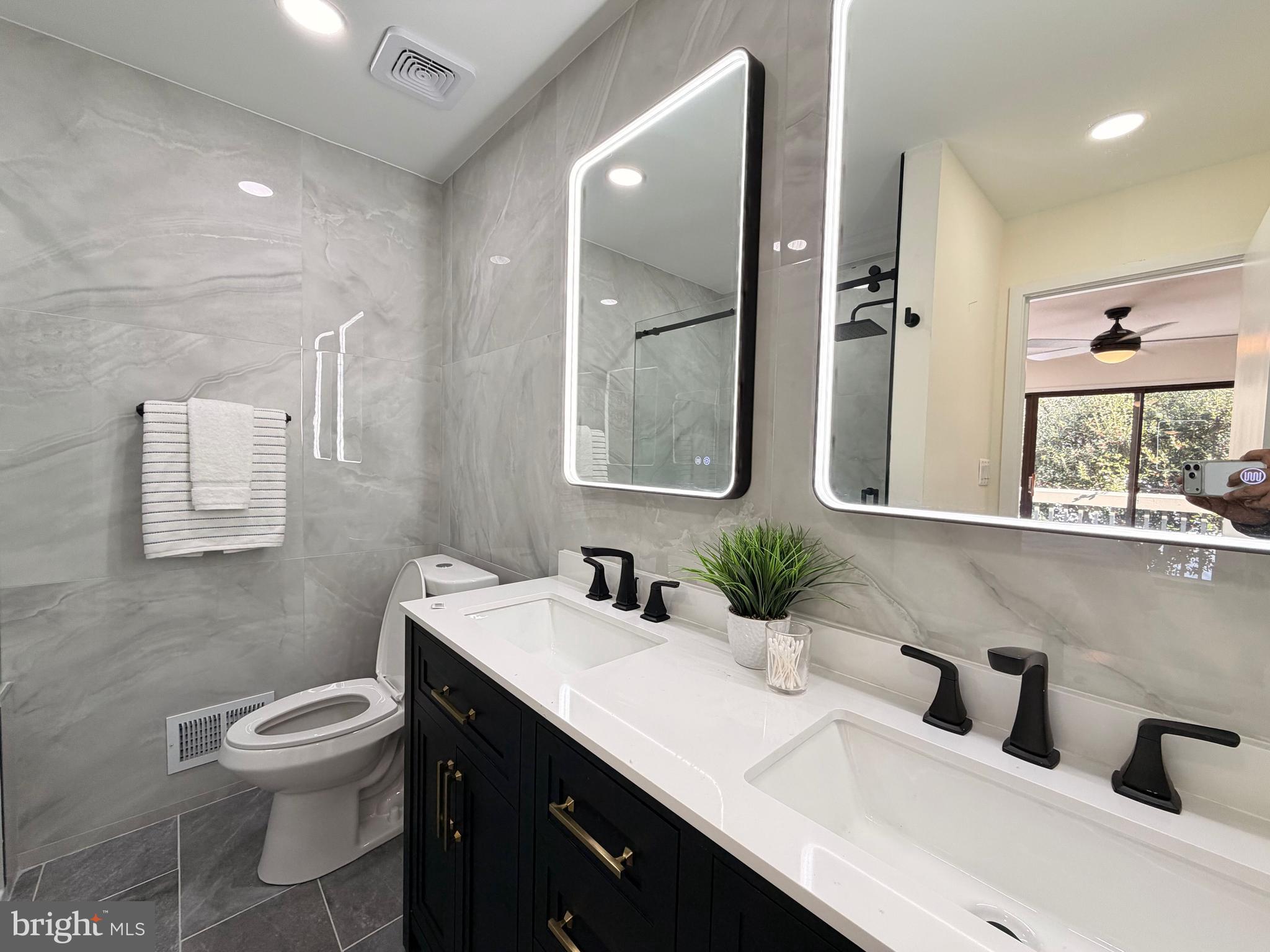 POOKS HILL - Residential