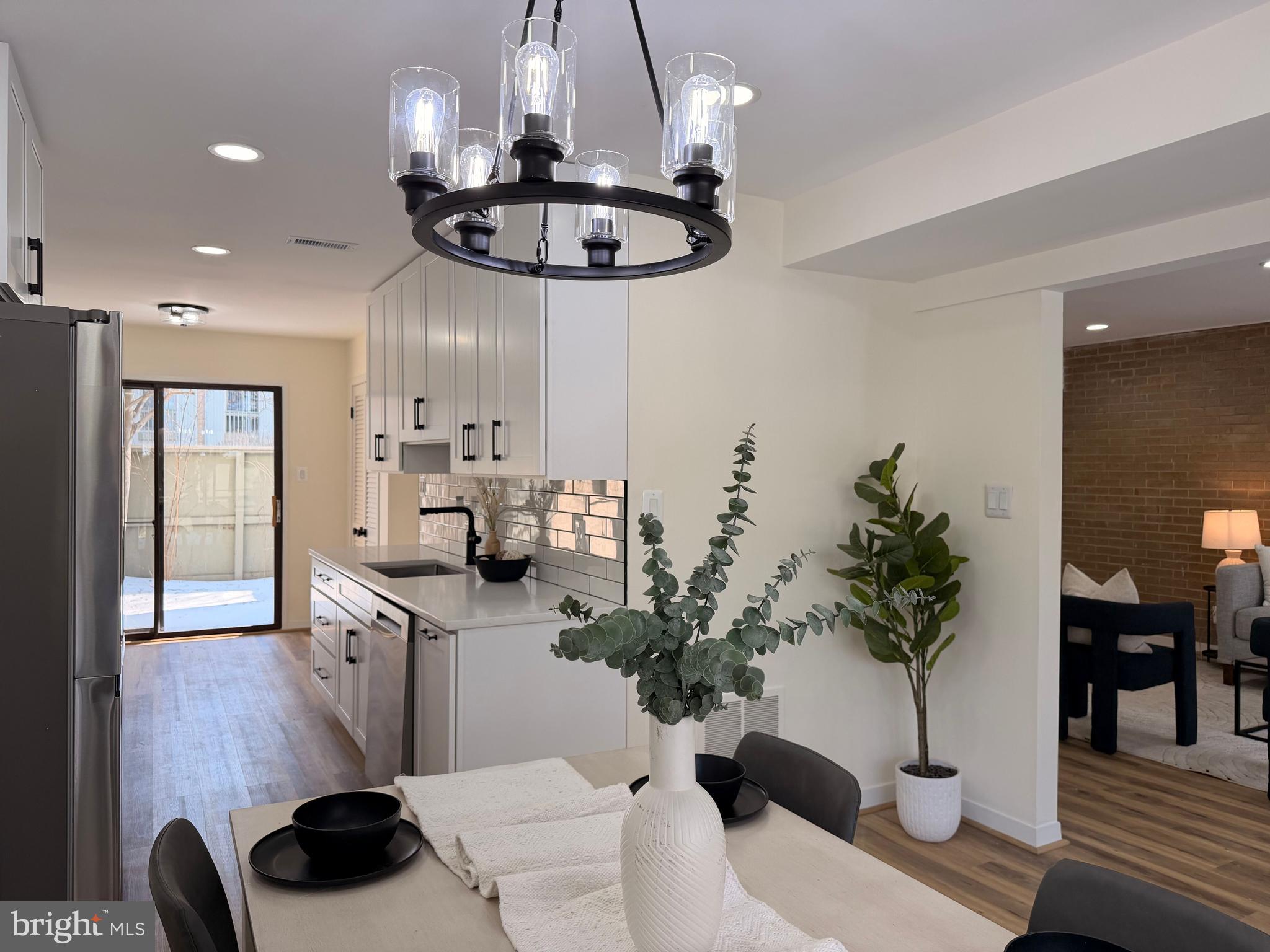 POOKS HILL - Residential