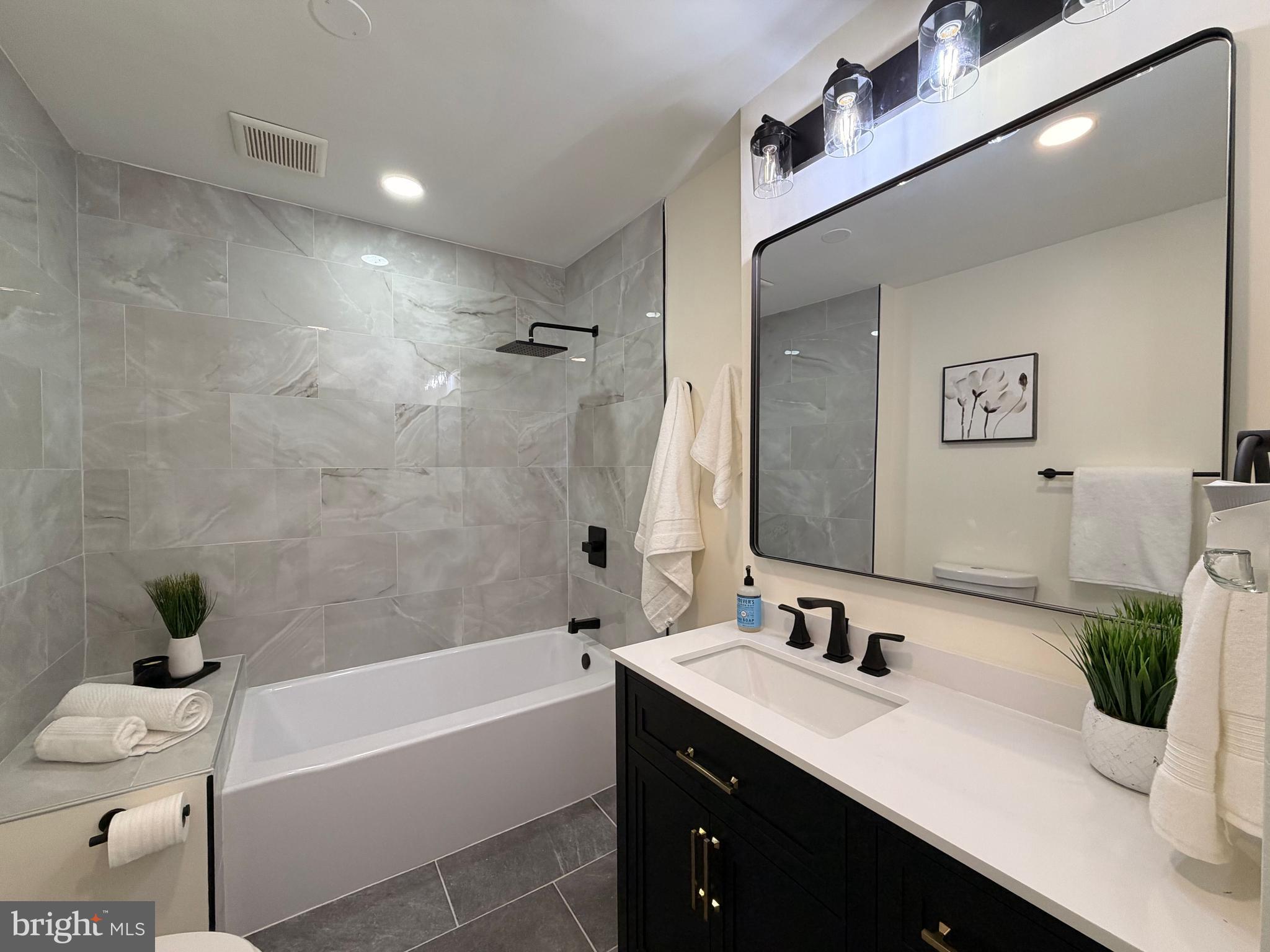 POOKS HILL - Residential