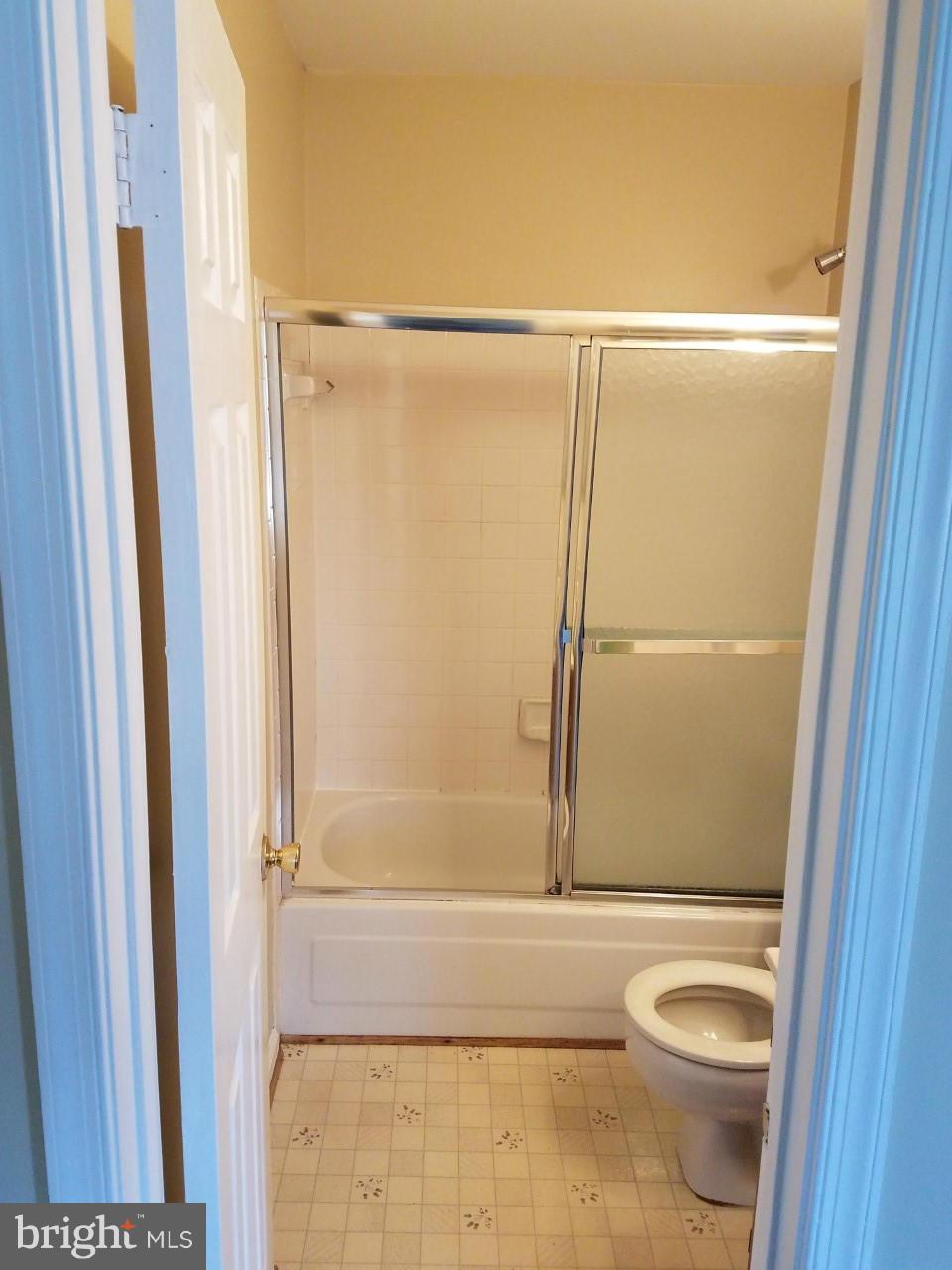 HAMPTON OAKS - Residential Lease