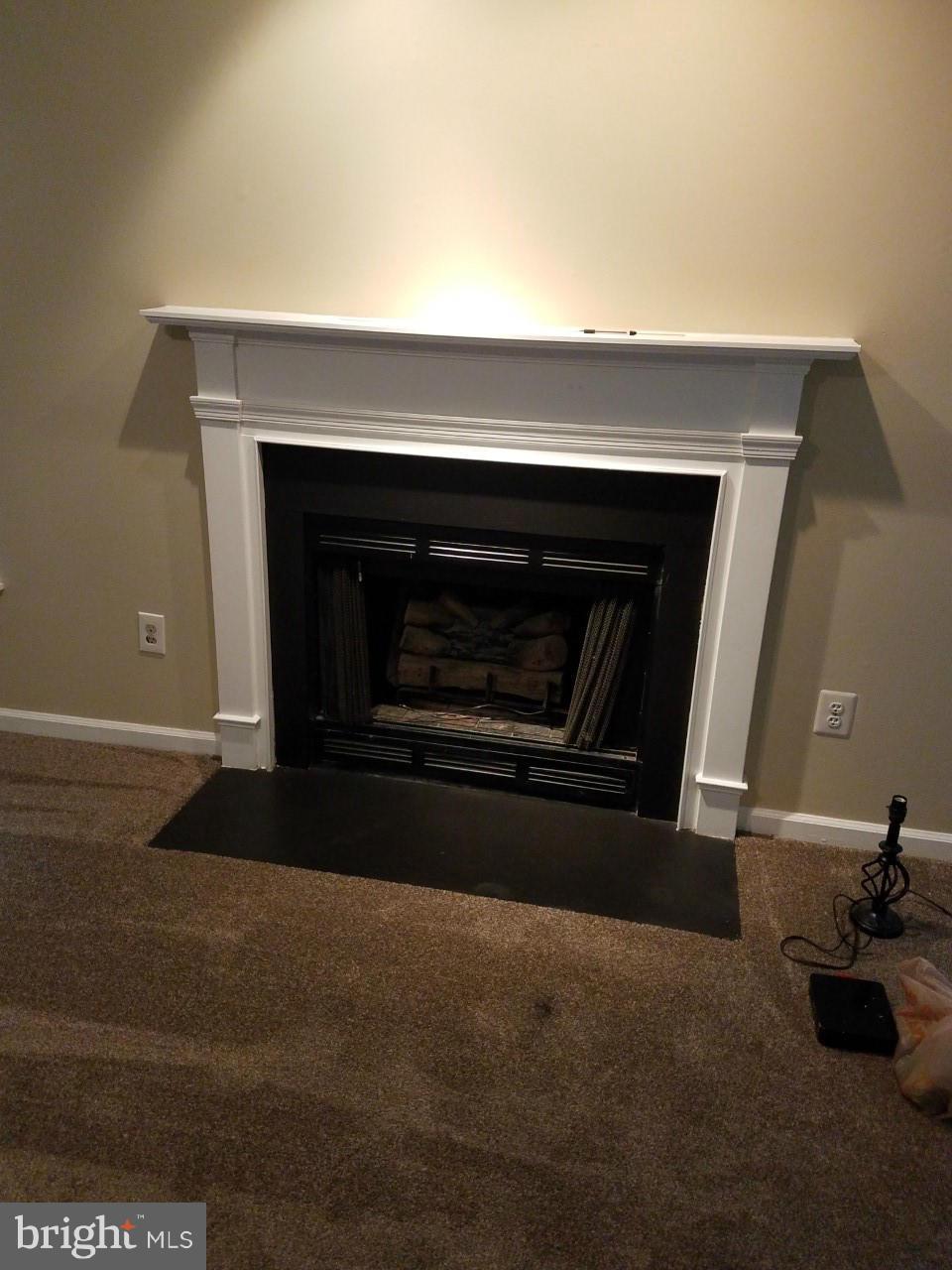 HAMPTON OAKS - Residential Lease