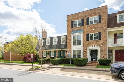 4616 Arlington Boulevard, Arlington, VA MLS: VAAR2055934