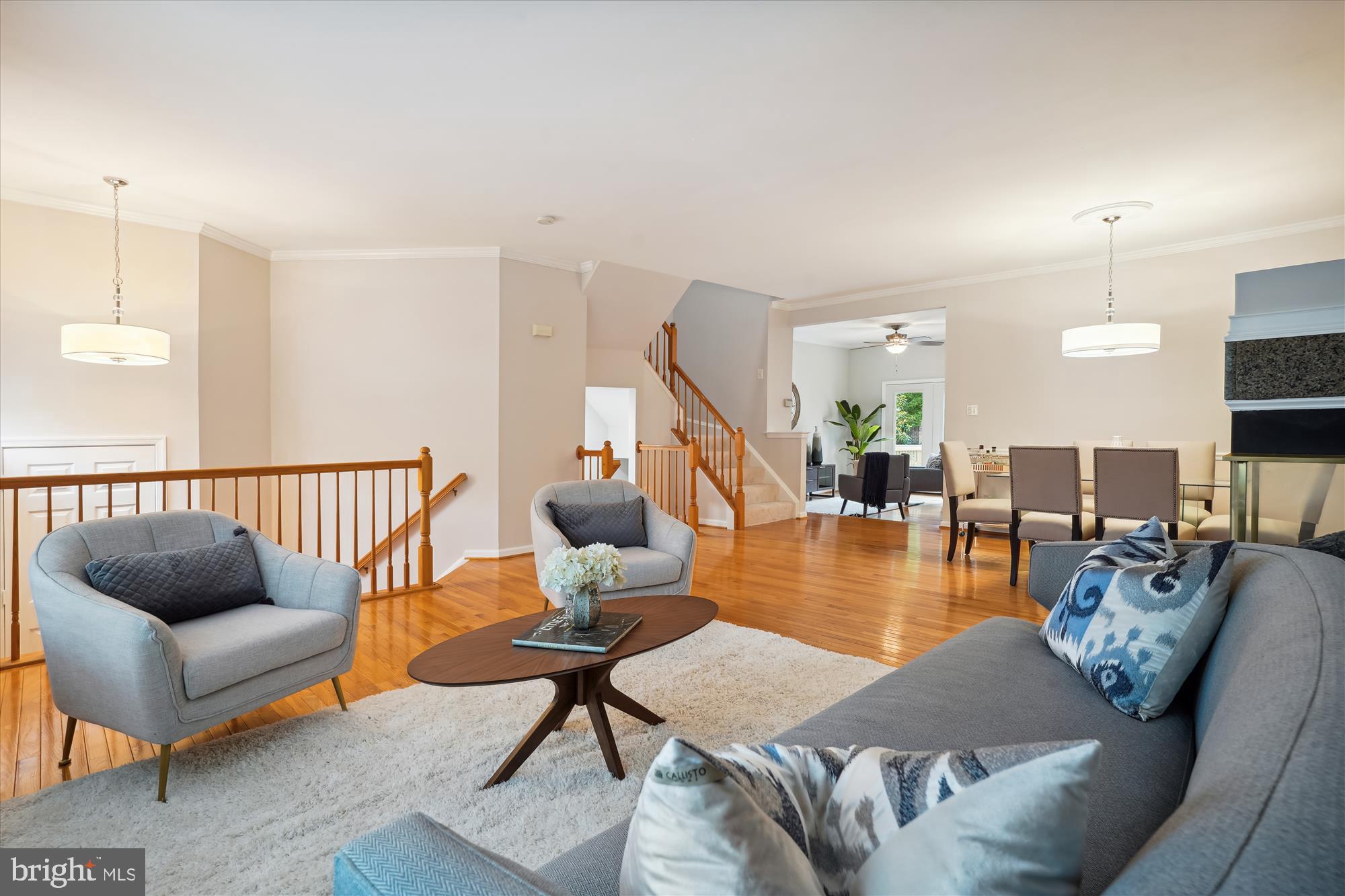 CRESTMONT TOWNHOUSES - Residential