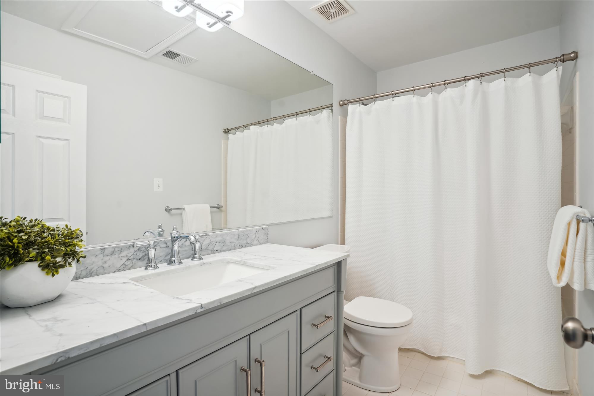 CRESTMONT TOWNHOUSES - Residential