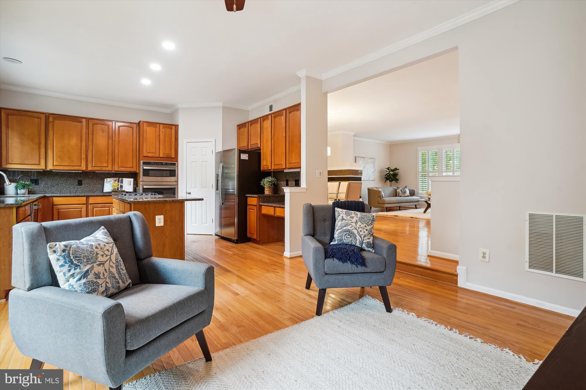 CRESTMONT TOWNHOUSES - Residential