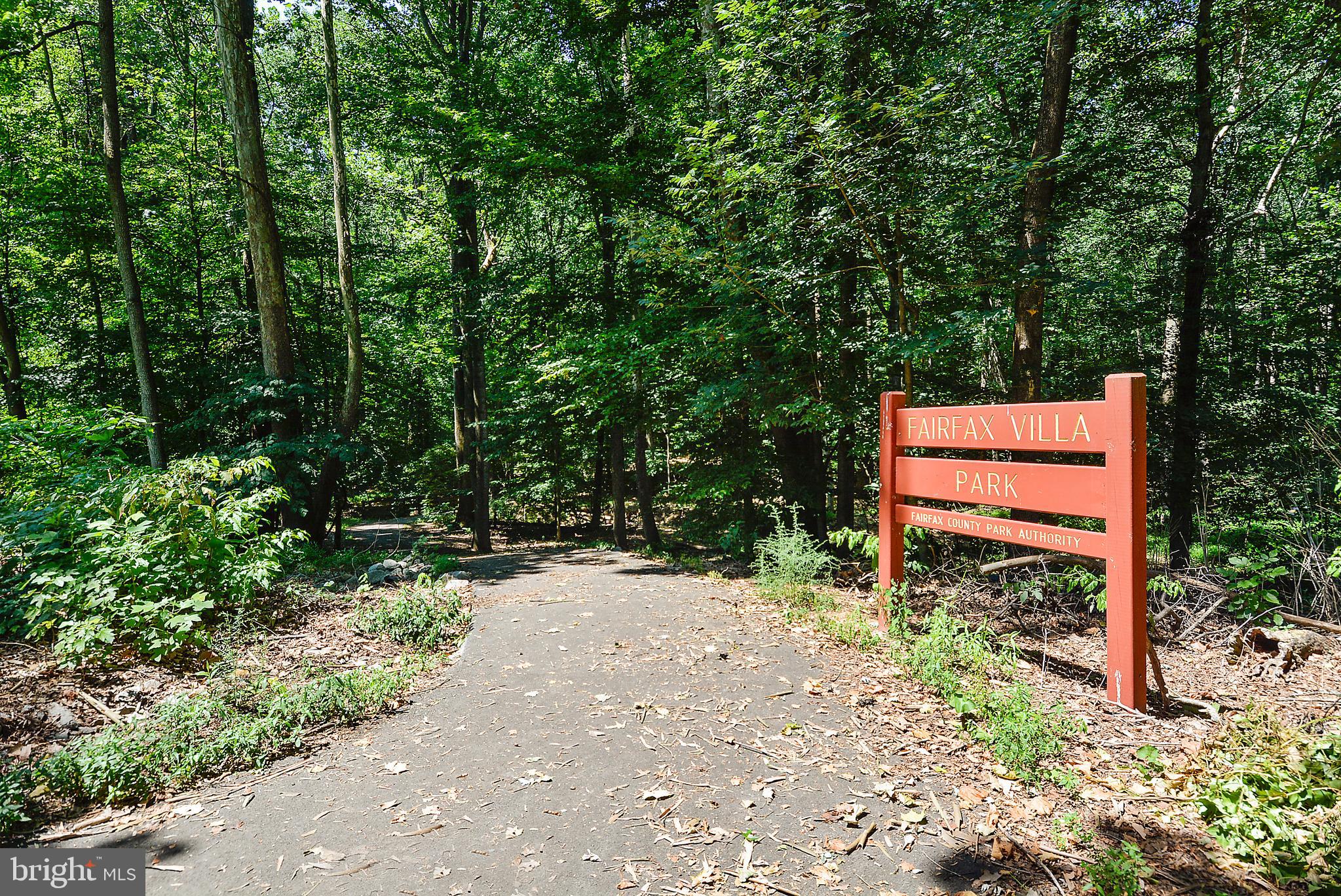 CRESTMONT TOWNHOUSES - Residential