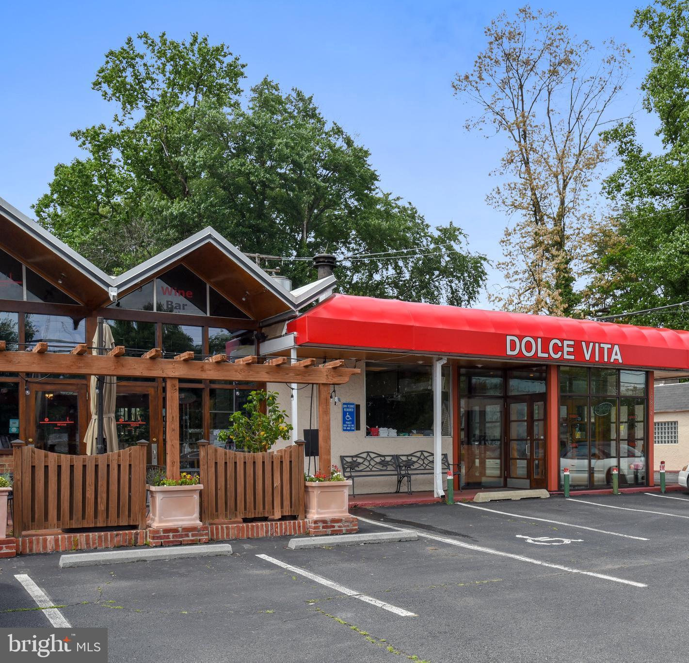 CRESTMONT TOWNHOUSES - Residential