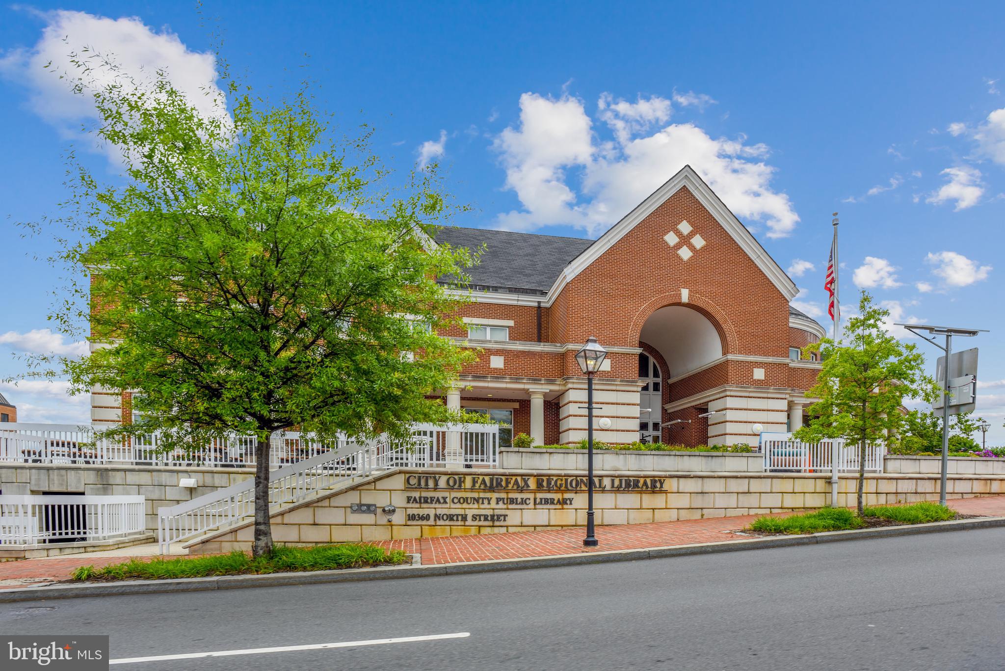 CRESTMONT TOWNHOUSES - Residential