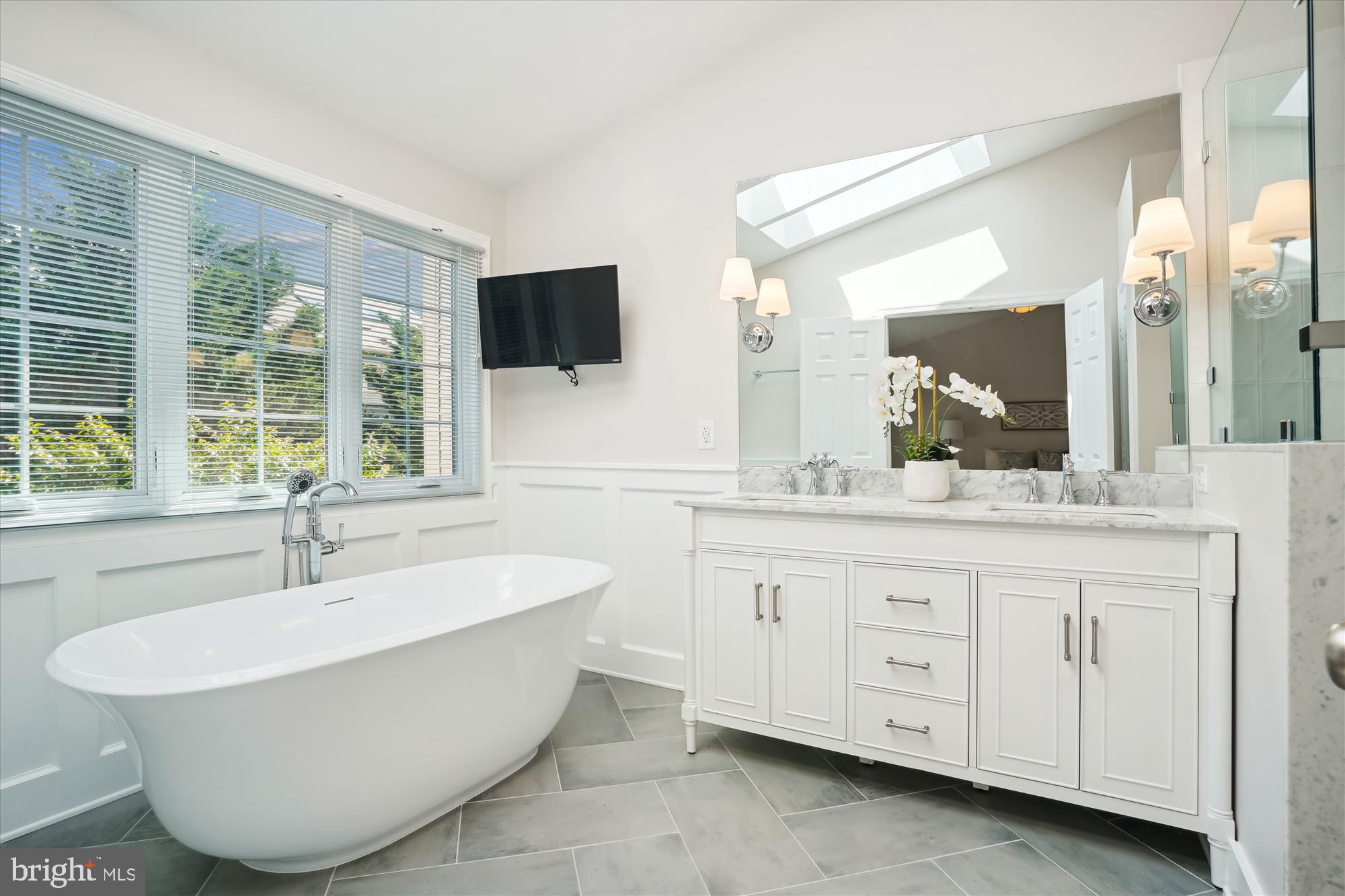 CRESTMONT TOWNHOUSES - Residential