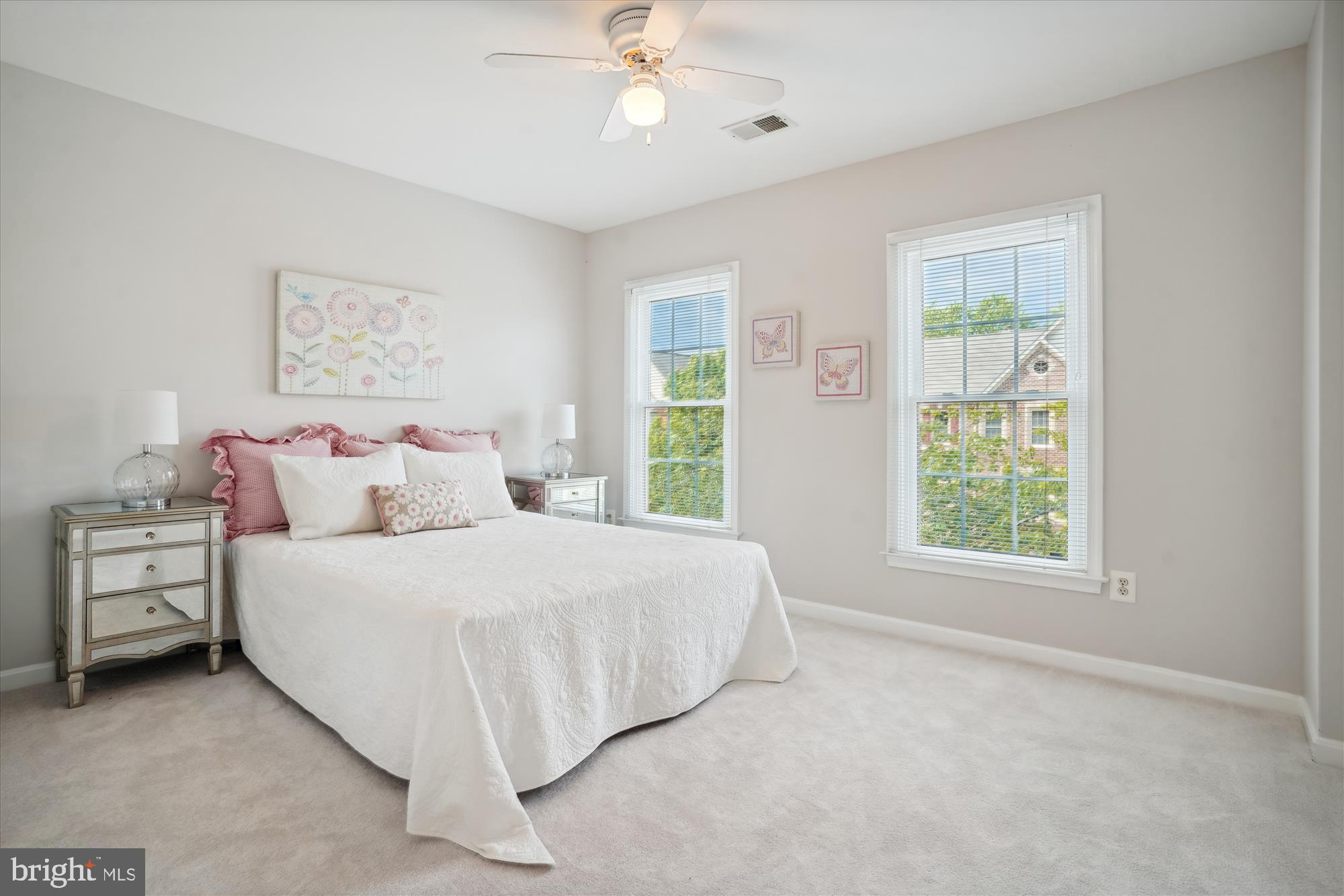 CRESTMONT TOWNHOUSES - Residential