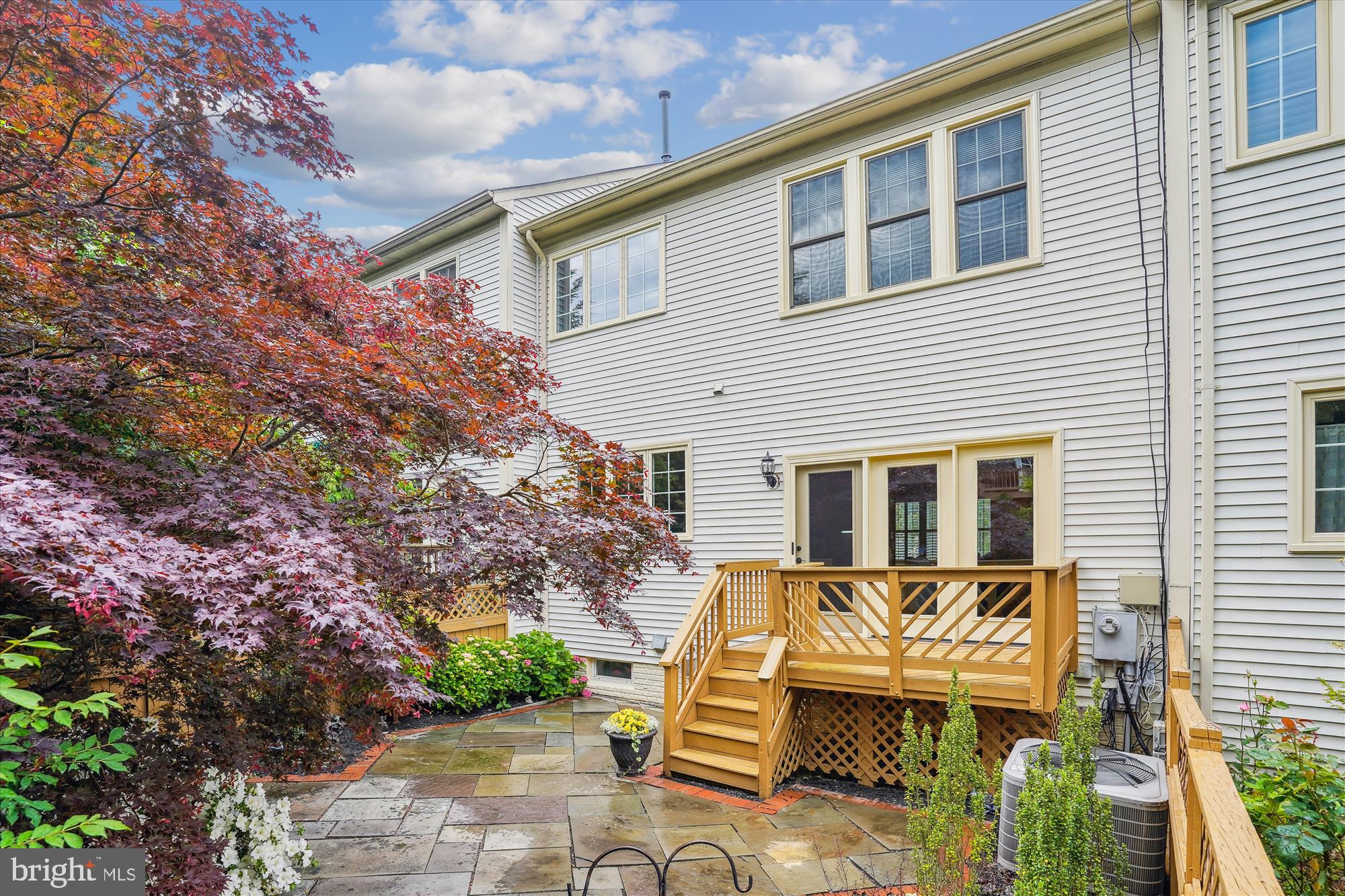 CRESTMONT TOWNHOUSES - Residential