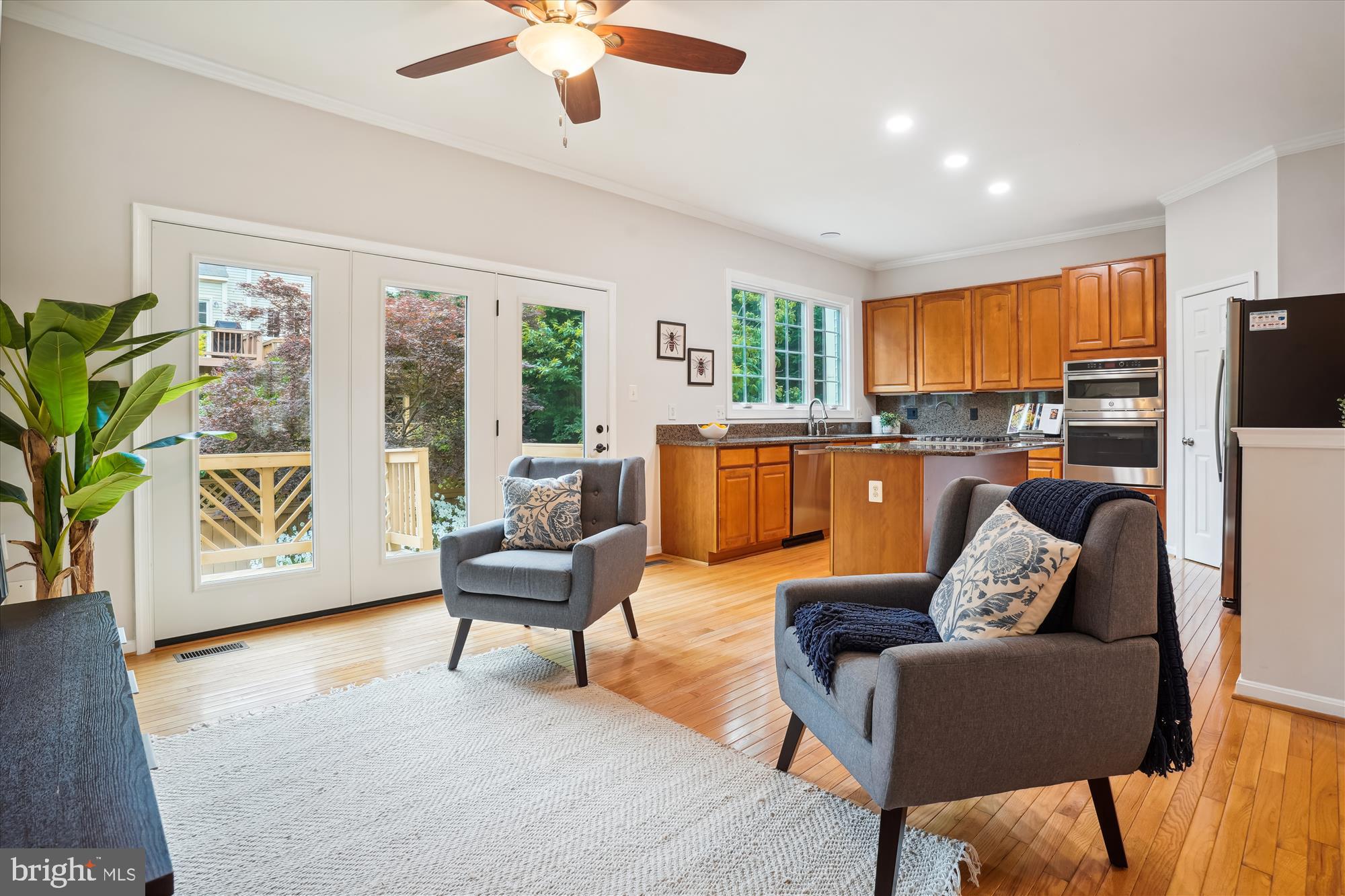 CRESTMONT TOWNHOUSES - Residential