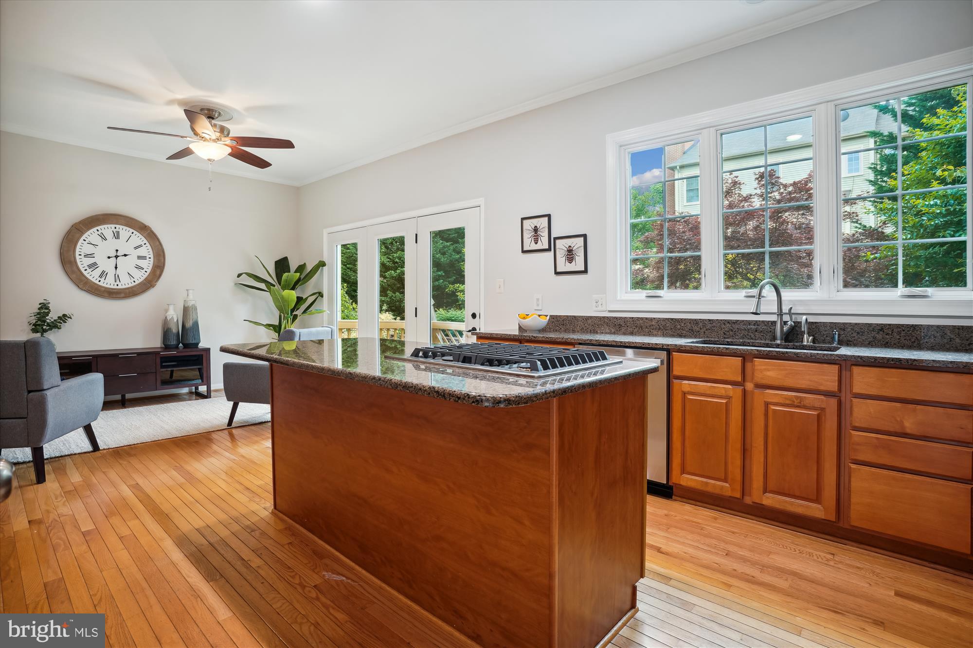 CRESTMONT TOWNHOUSES - Residential