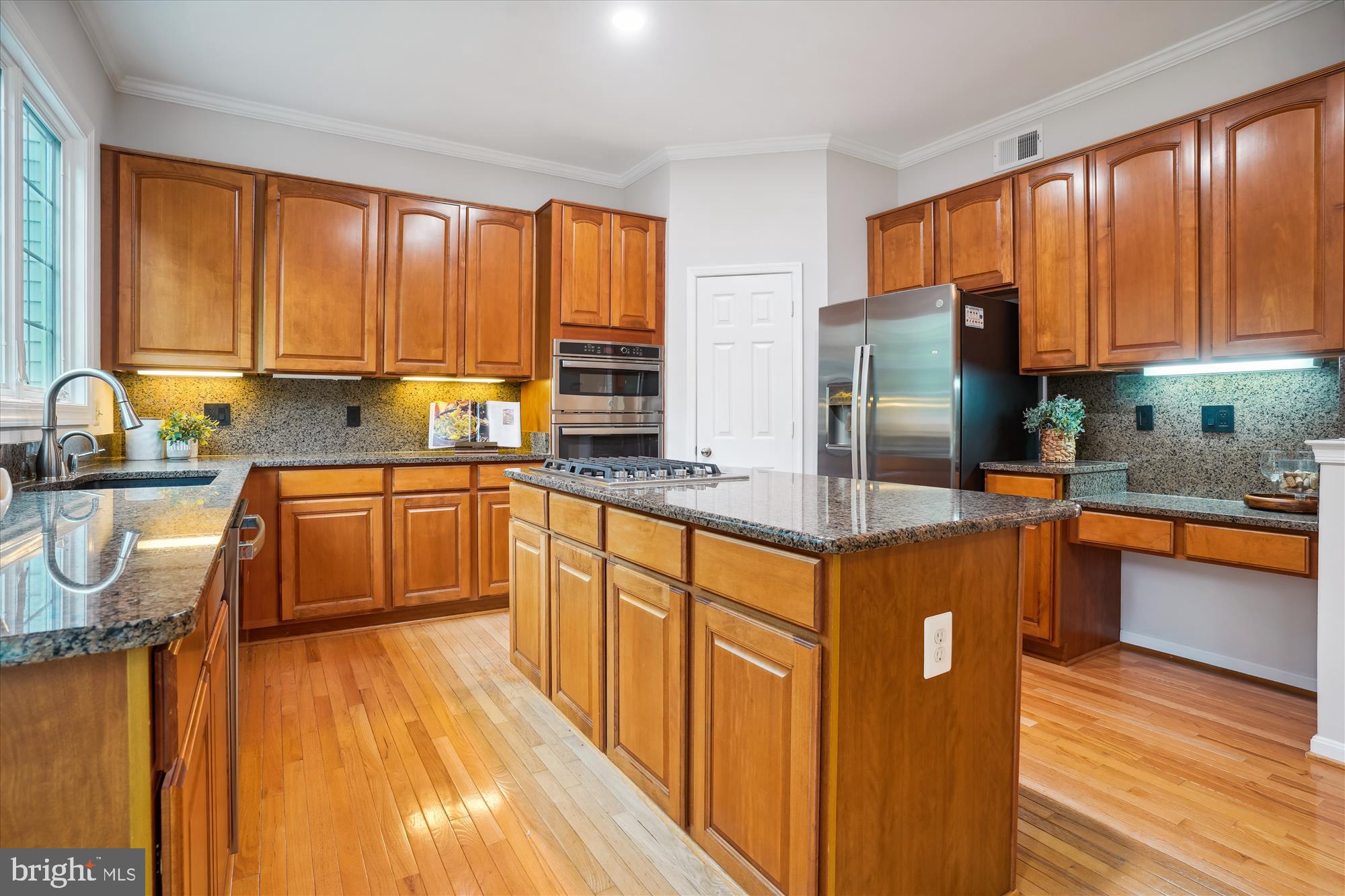 CRESTMONT TOWNHOUSES - Residential