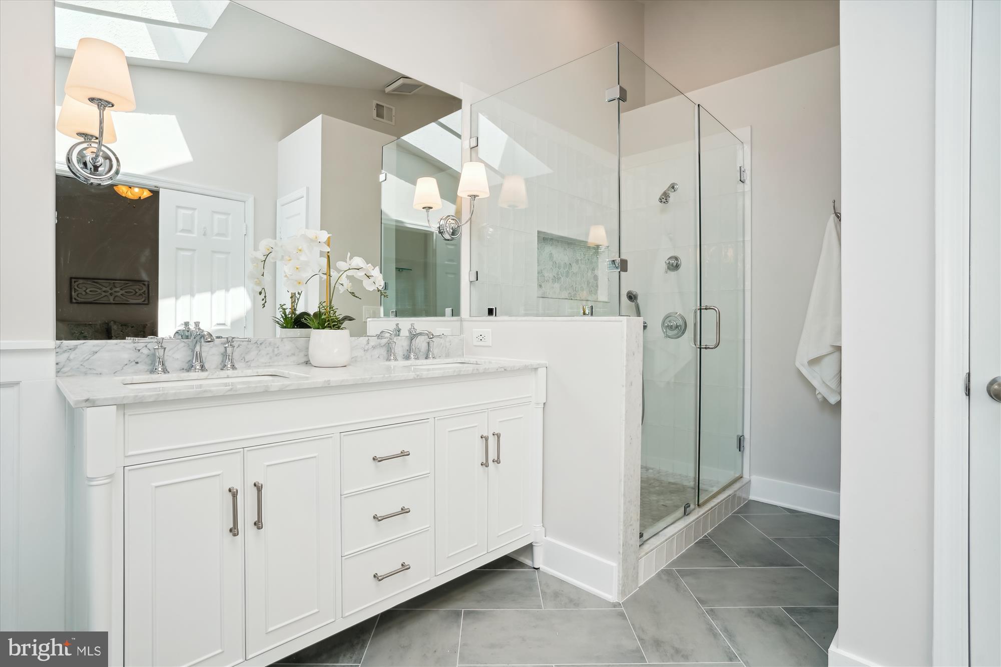 CRESTMONT TOWNHOUSES - Residential