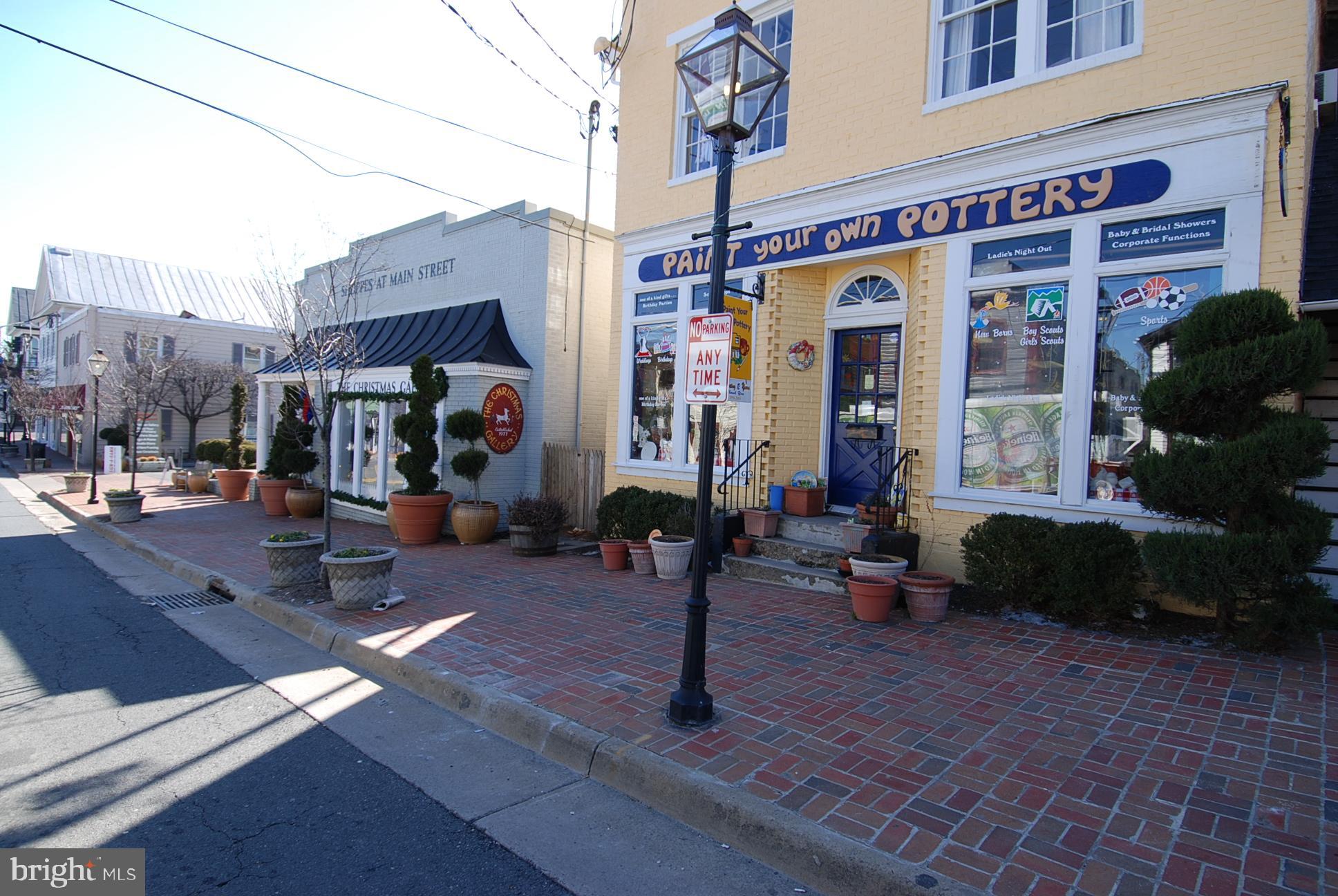 CRESTMONT TOWNHOUSES - Residential