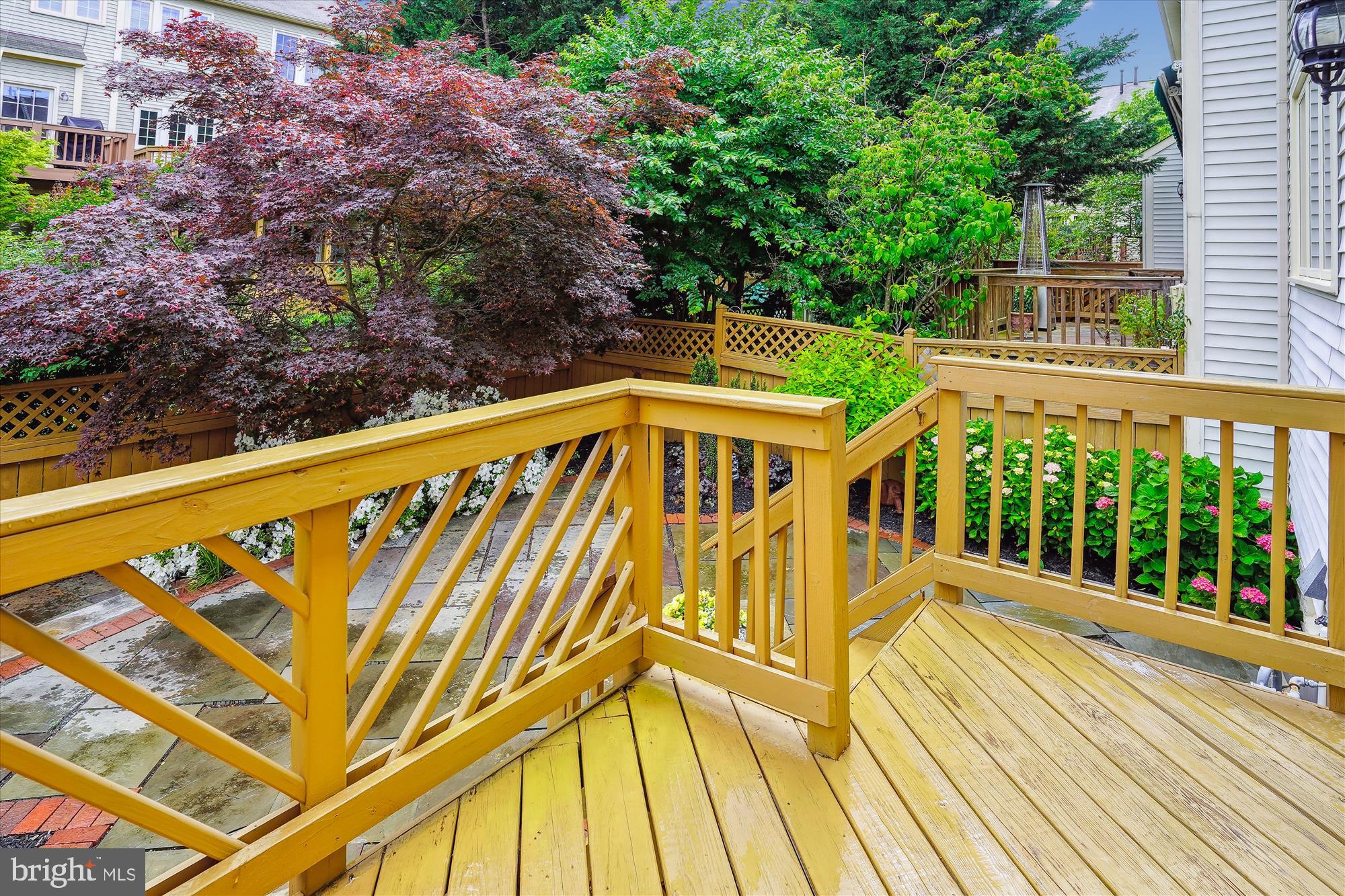 CRESTMONT TOWNHOUSES - Residential