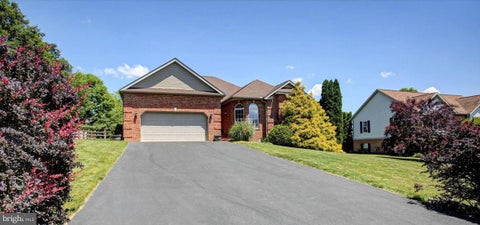 Homes For Sale - 1983 Farmall Drive Dr<br/> GREENCASTLE, PA 17225