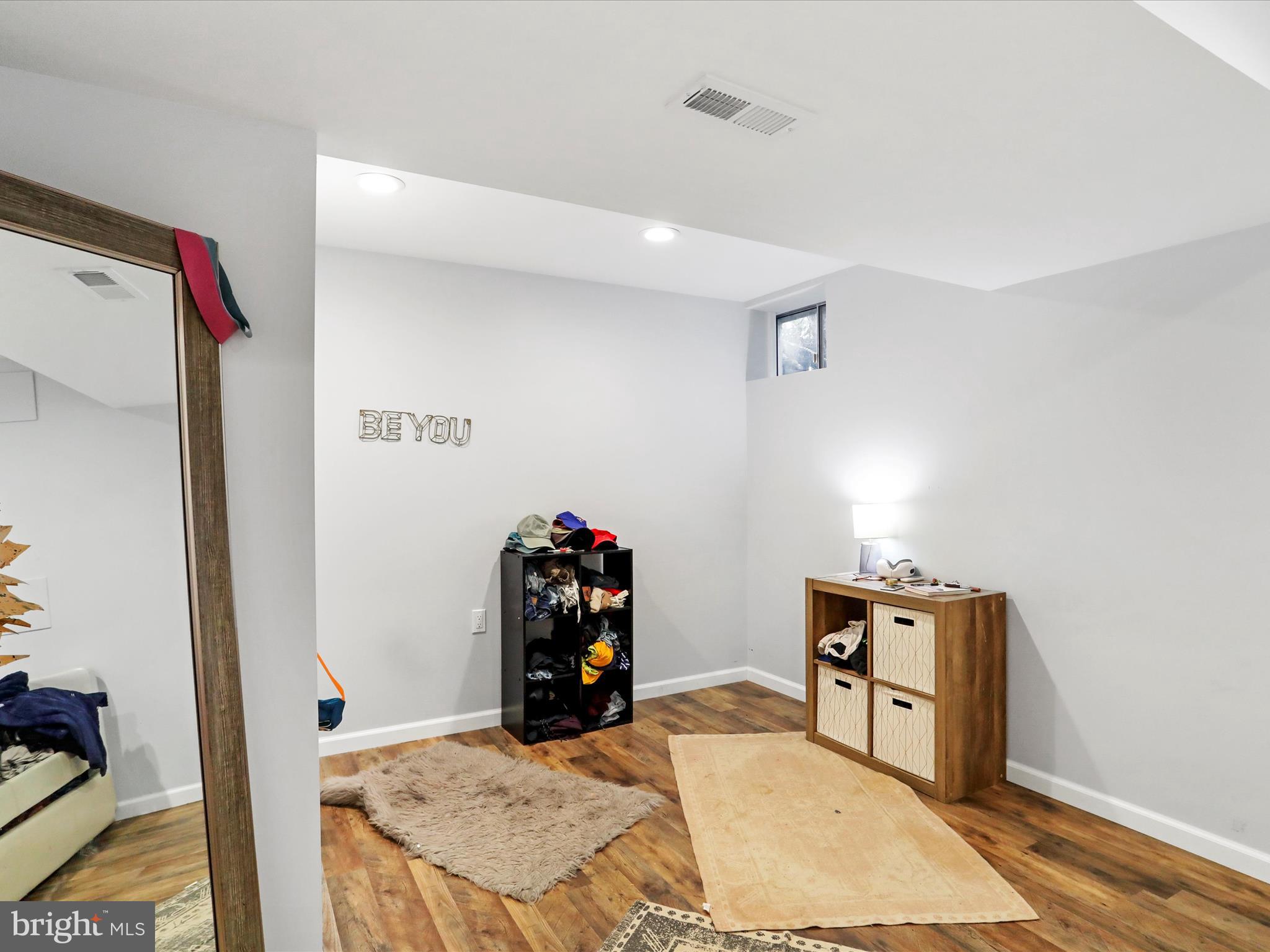 MEADOW BROOK - Residential