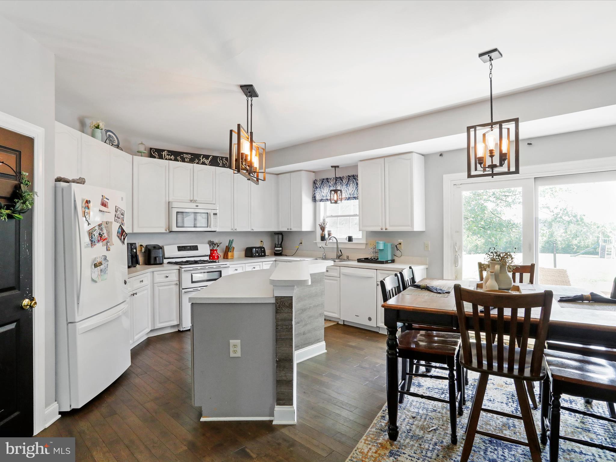 MEADOW BROOK - Residential