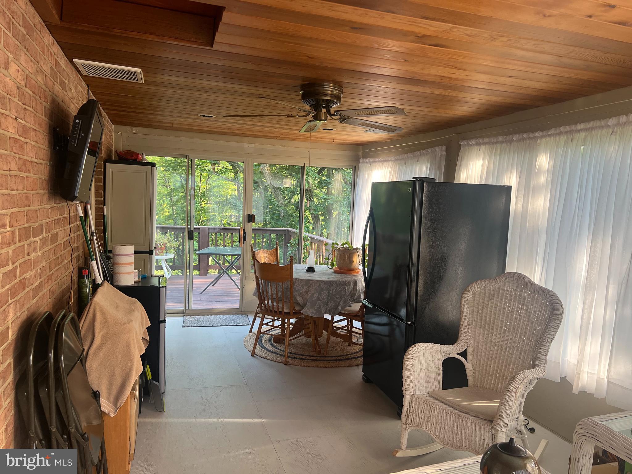 CRESTVIEW MANOR - Residential