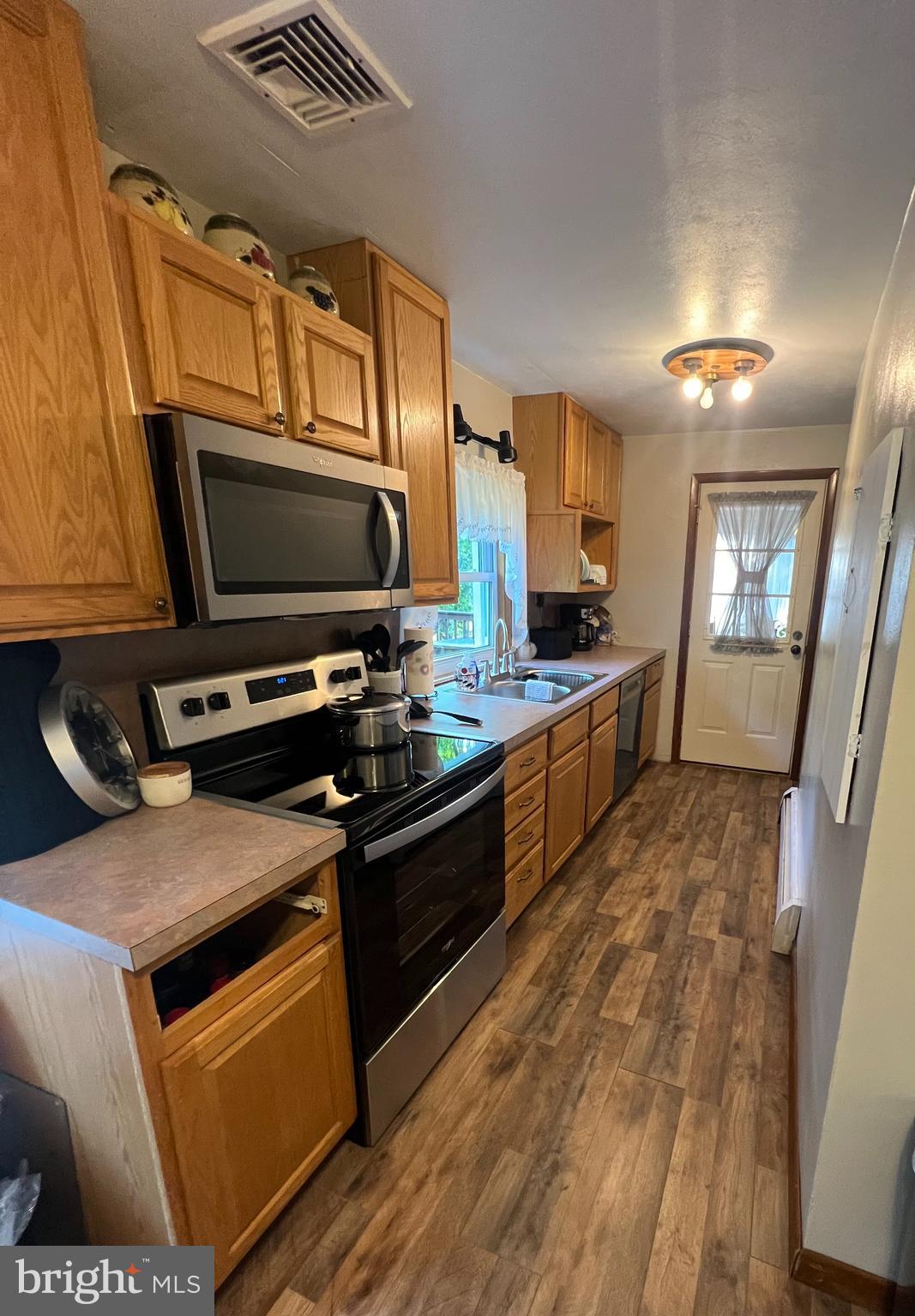 CRESTVIEW MANOR - Residential