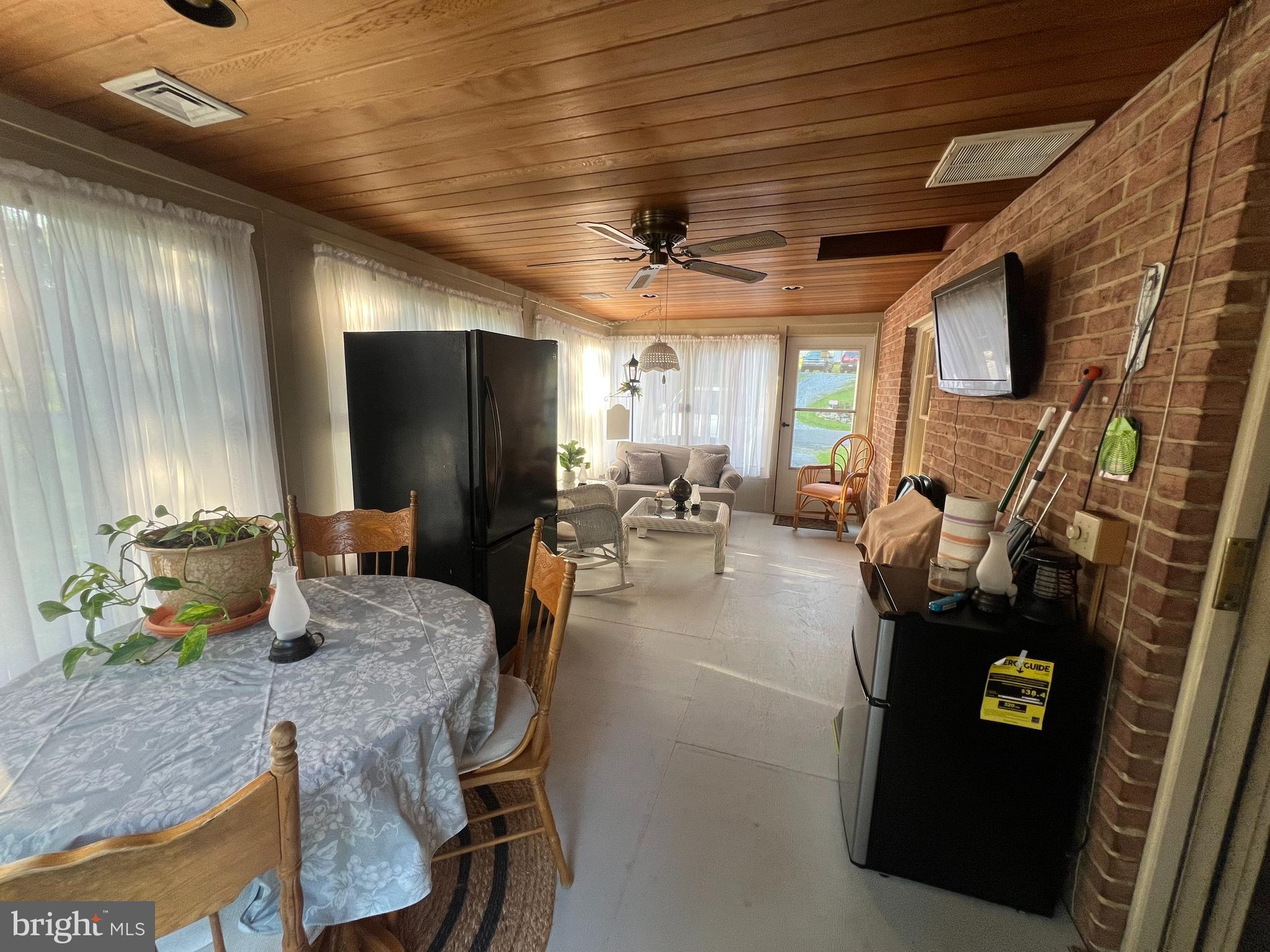 CRESTVIEW MANOR - Residential