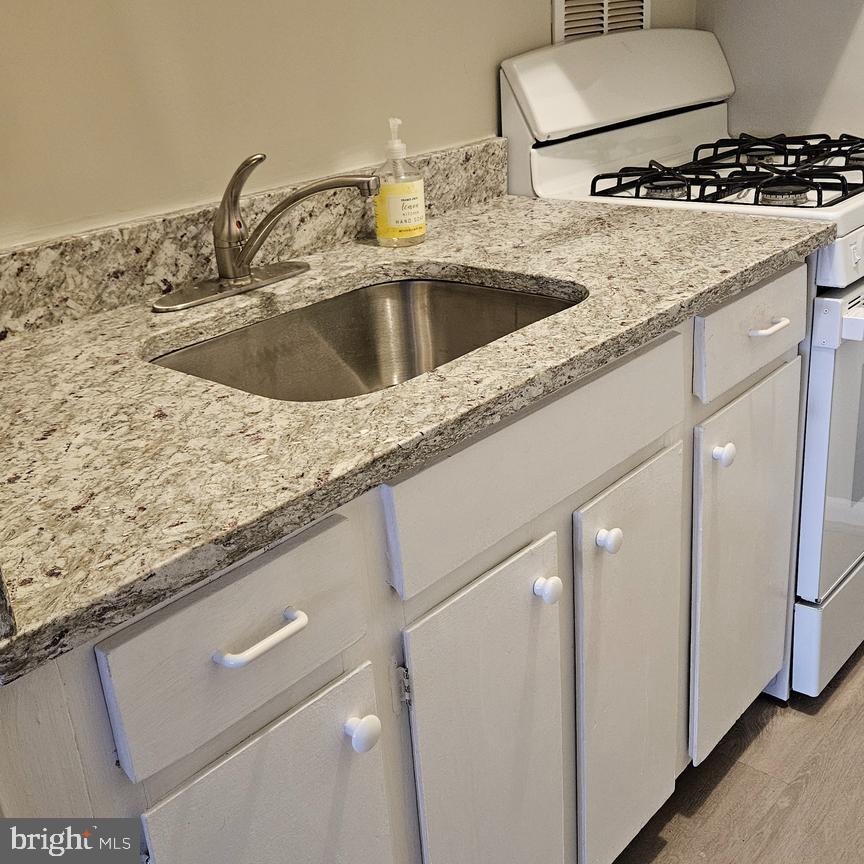 OLD TOWN - Residential Lease